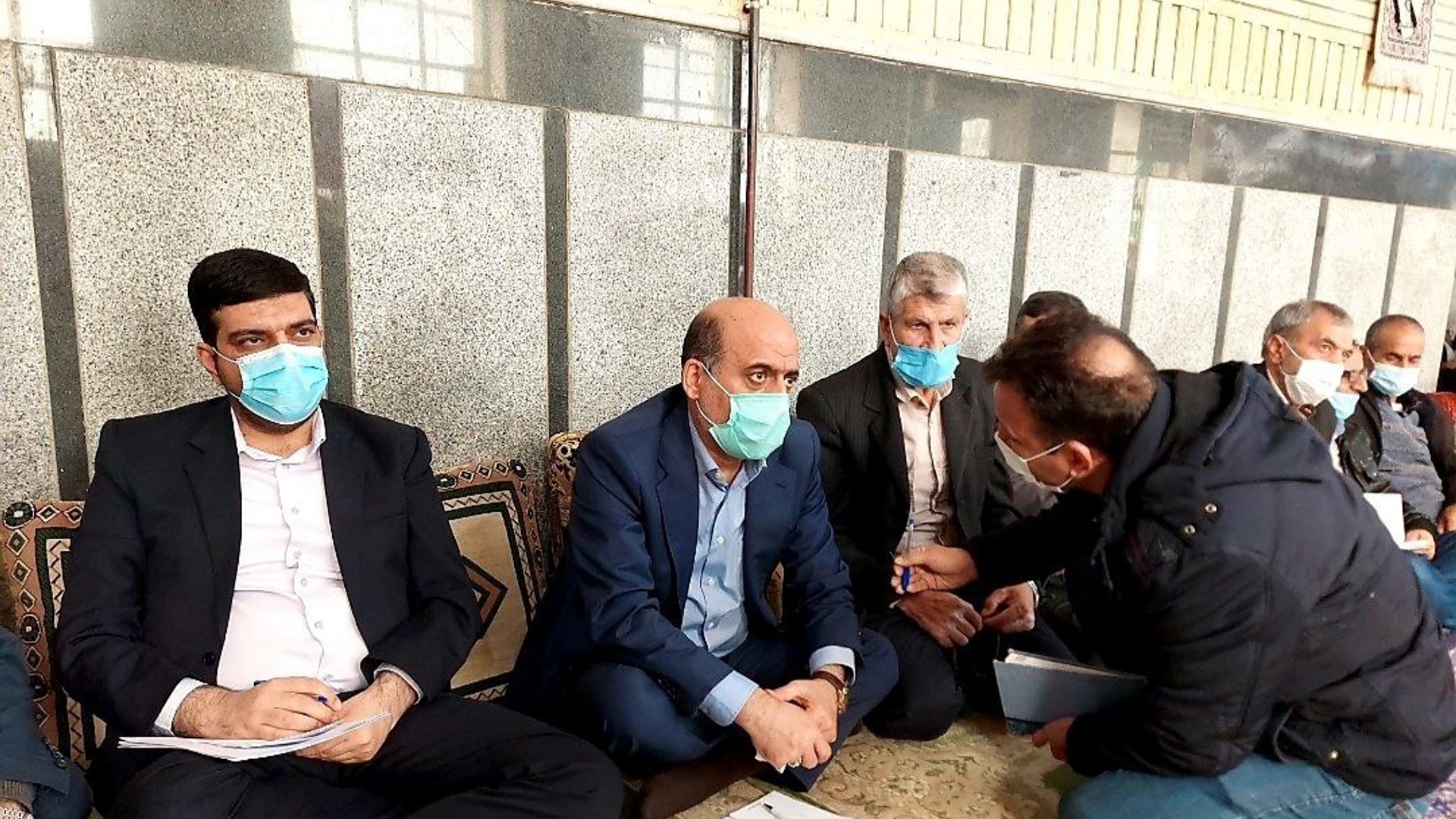 باحضور آصفری نماینده مردم شهرستان اراک درمجلس شورای اسلامی مهندس هادی سرپرست فرمانداری شهرستان اراک بررسی و رسیدگی به مشکلات روستاهای منطقه قره کهریز بخش مرکزی شهرستان اراک به میزبانی روستای گوشه