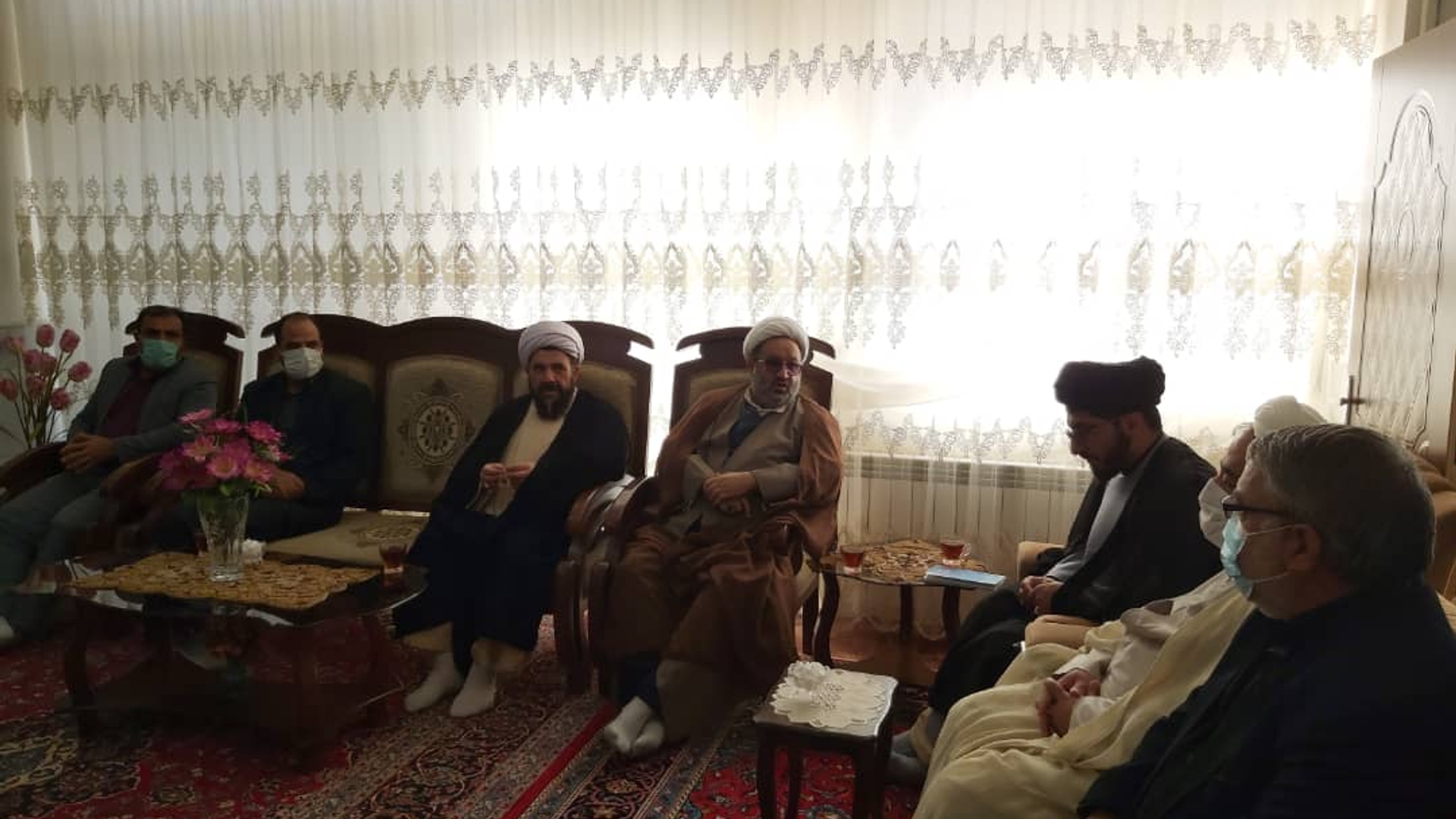 دیدار فراهانی سرپرست فرمانداری شهرستان آشتیان به اتفاق حجت الاسلام و المسلمین نیشابوری امام جمعه و تعدادی از مسئولین شهرستان با خانواده معظم شهید رضا آشتیانی