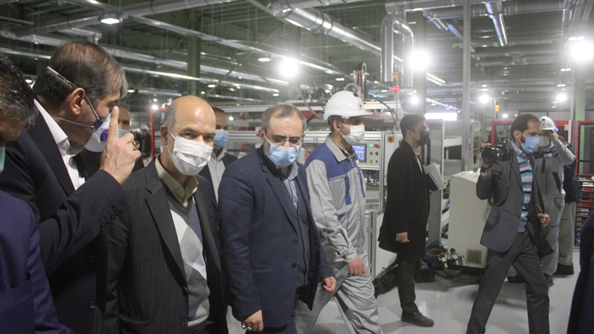 وزیر نیرو از شرکت مانا انرژی پاک شهرستان خمین بازدید کرد