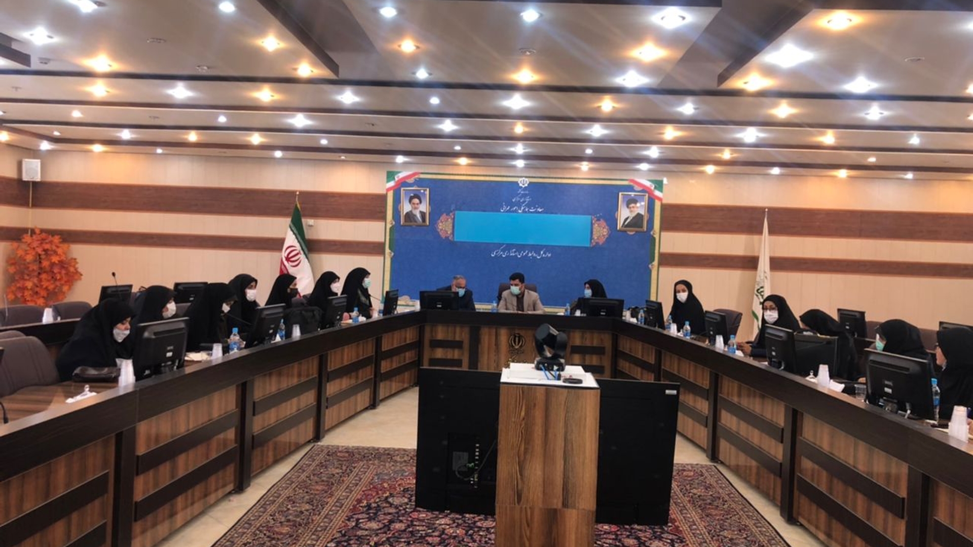 نشست مدیر کل زنان و خانواده استانداری با شورا های شهر و بخش استان مرکزی