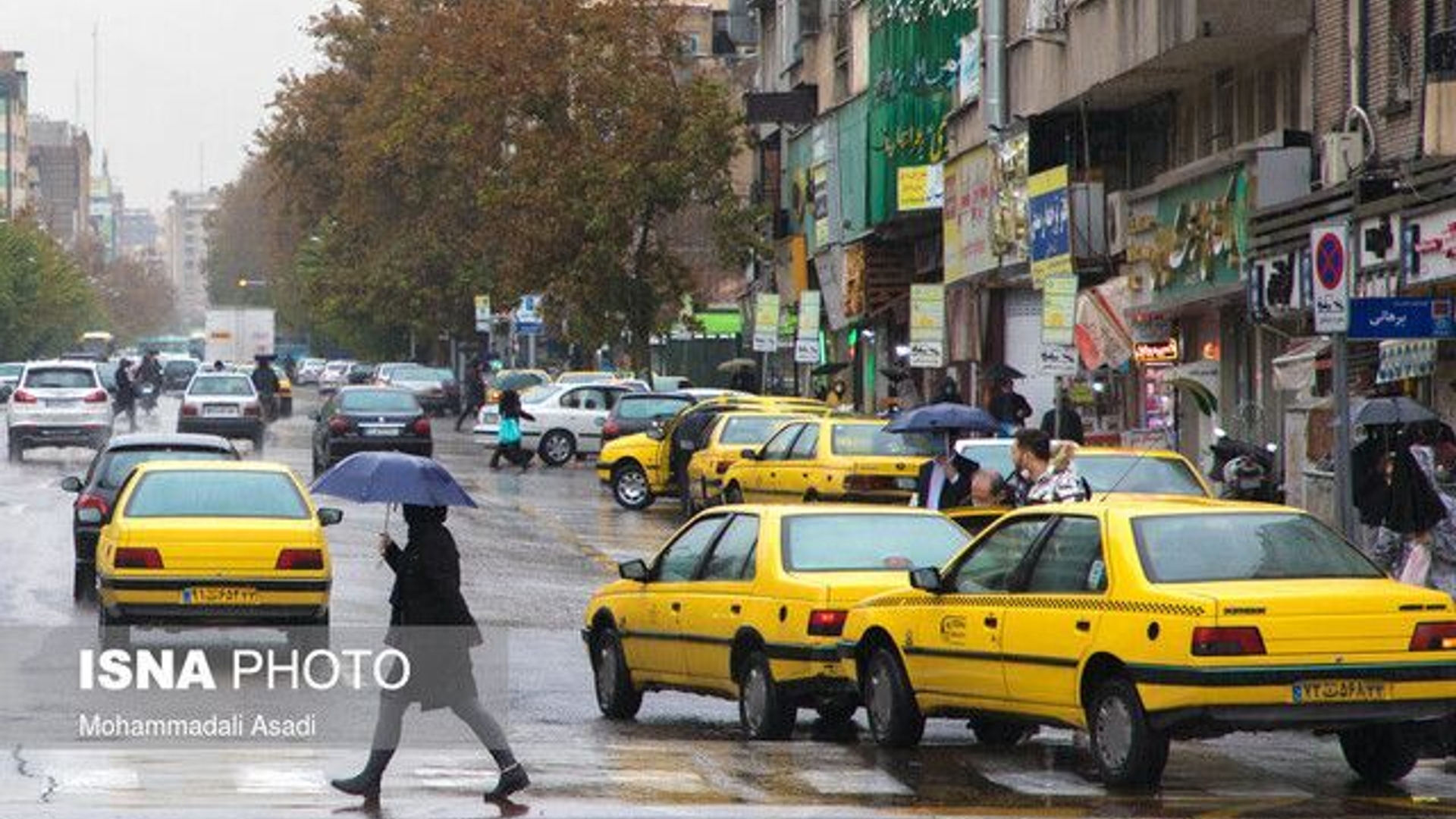 ۲ هزار و ۸۰۰ تاکسی در سطح شهر اراک فعال بوده و نیاز است به صورت روزانه این تاکسی‌ها توسط بازرسان تاکسی رانی این شهر رصد شده و آمار برخورد با متخلفان به صورت هفته‌ای ارایه شود.