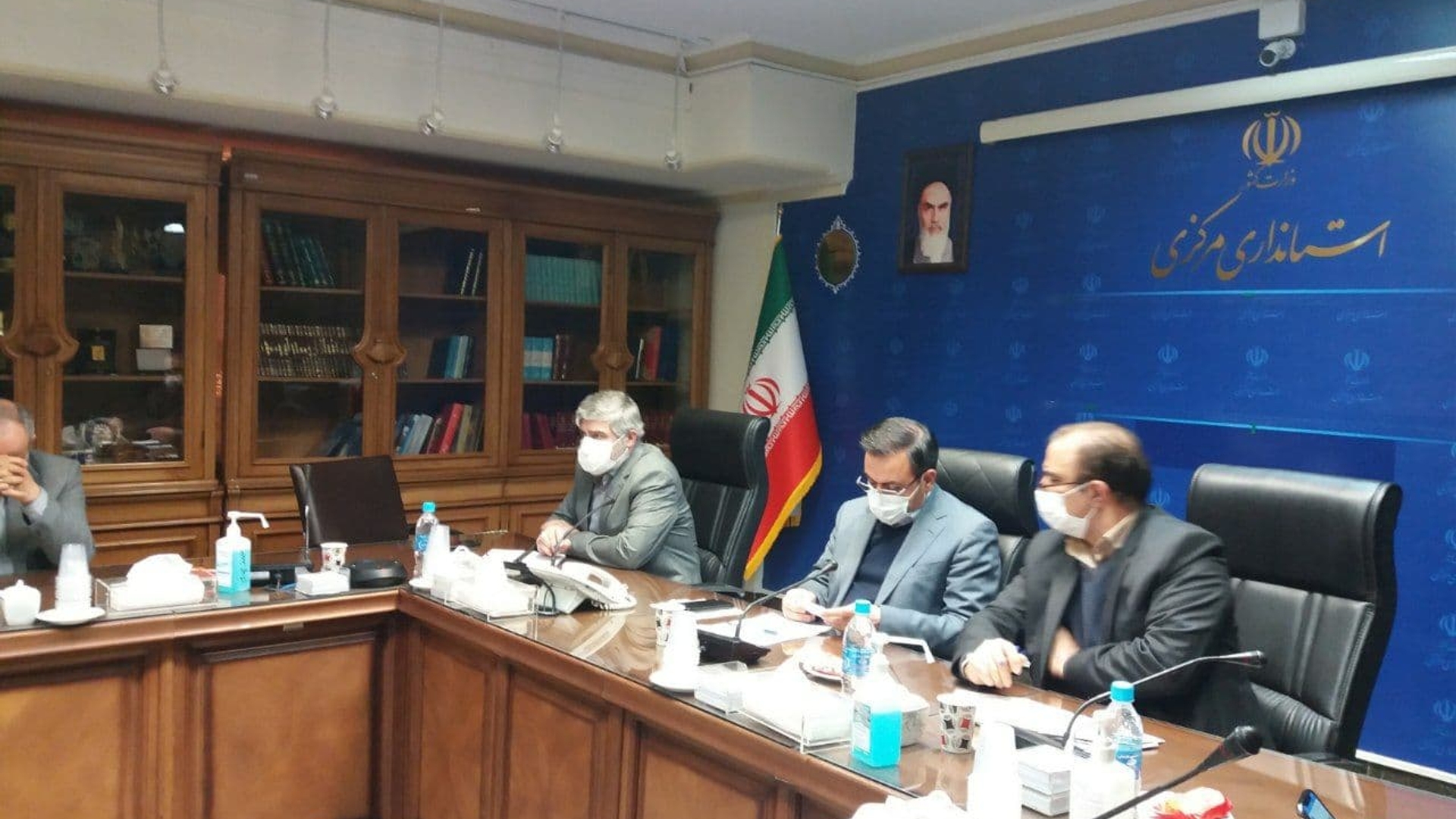 نشست معاونین هماهنگی امور اقتصادی استانداریهاي سراسر كشور به ریاست کوشش تبار سرپرست معاونت هماهنگی امور اقتصادی و توسعه منطقه ای وزارت کشور به صورت ویدئو کنفرانس با حضور میرزاخانی سرپرست معاونت هماهنگی امور اقتصادی استانداری و اعضاي کارگروه تنظیم بازار برگزار گردید.