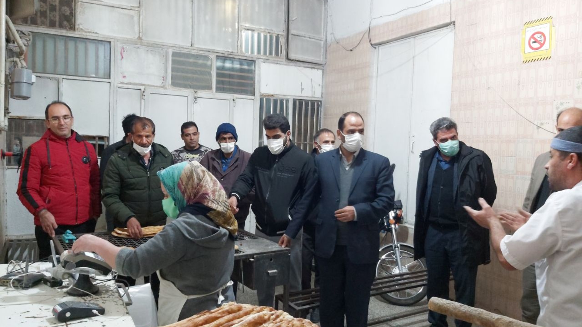 بازدید سرزده فراهانی سرپرست فرمانداری شهرستان آشتیان از واحدهای صنفی نانوایی شهرستان