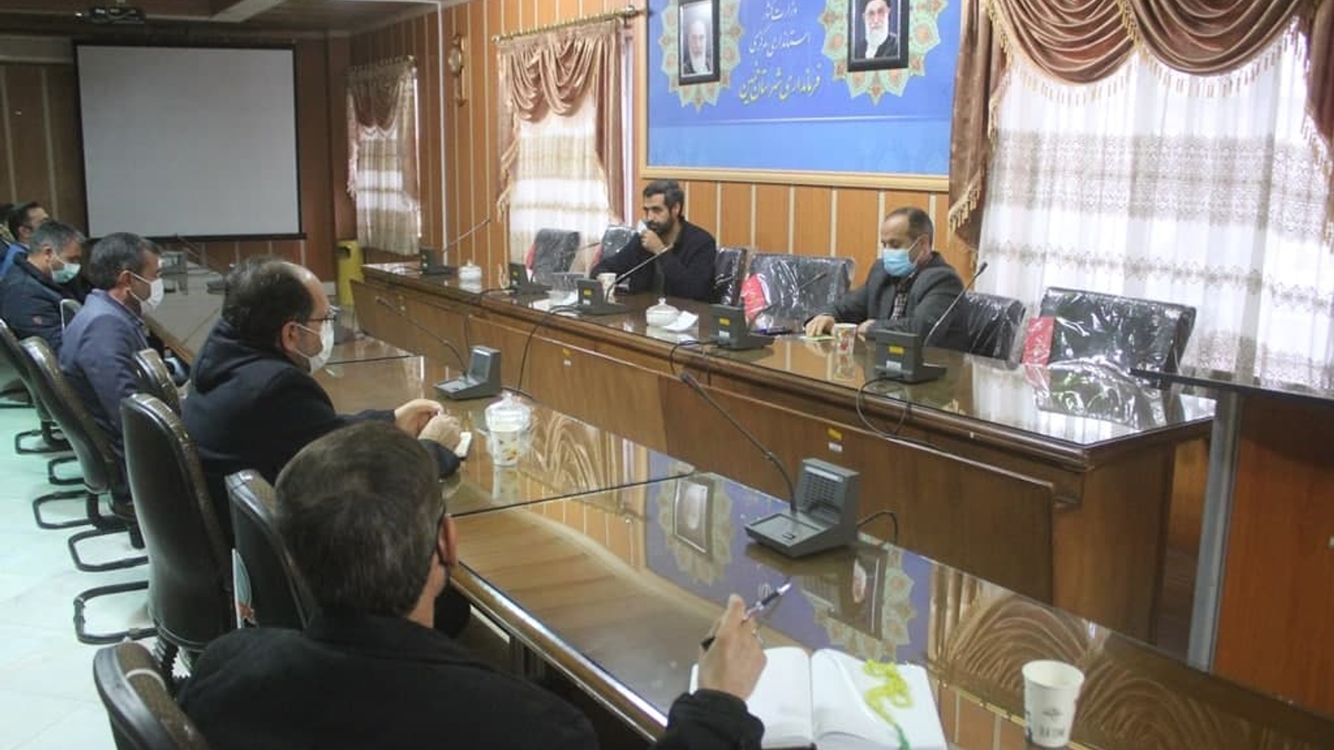 جلسه هماهنگی جهت تسریع در روند واکسیناسیون عمومی کرونا در بخش مرکزی خمین برگزار شد