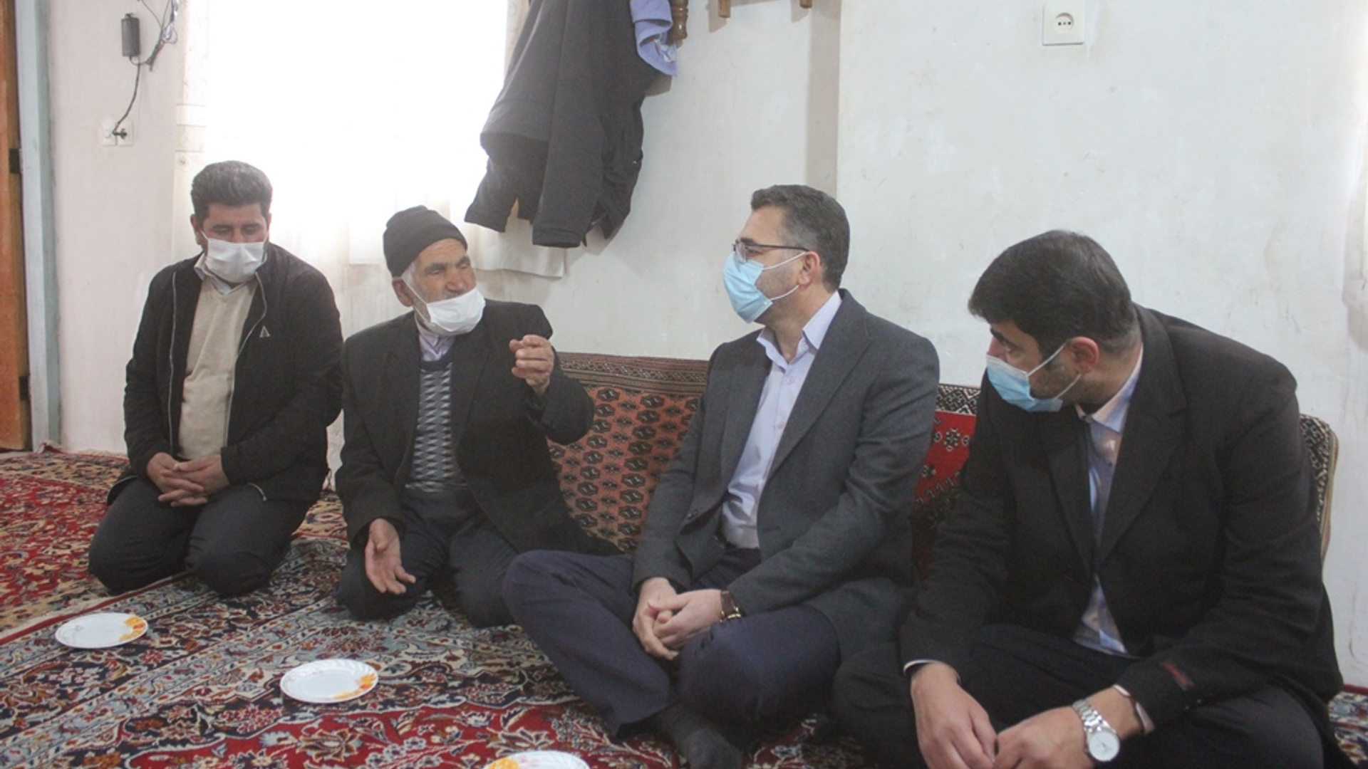 فرماندار با خانواده شهید رضا غلامی دیدار کرد