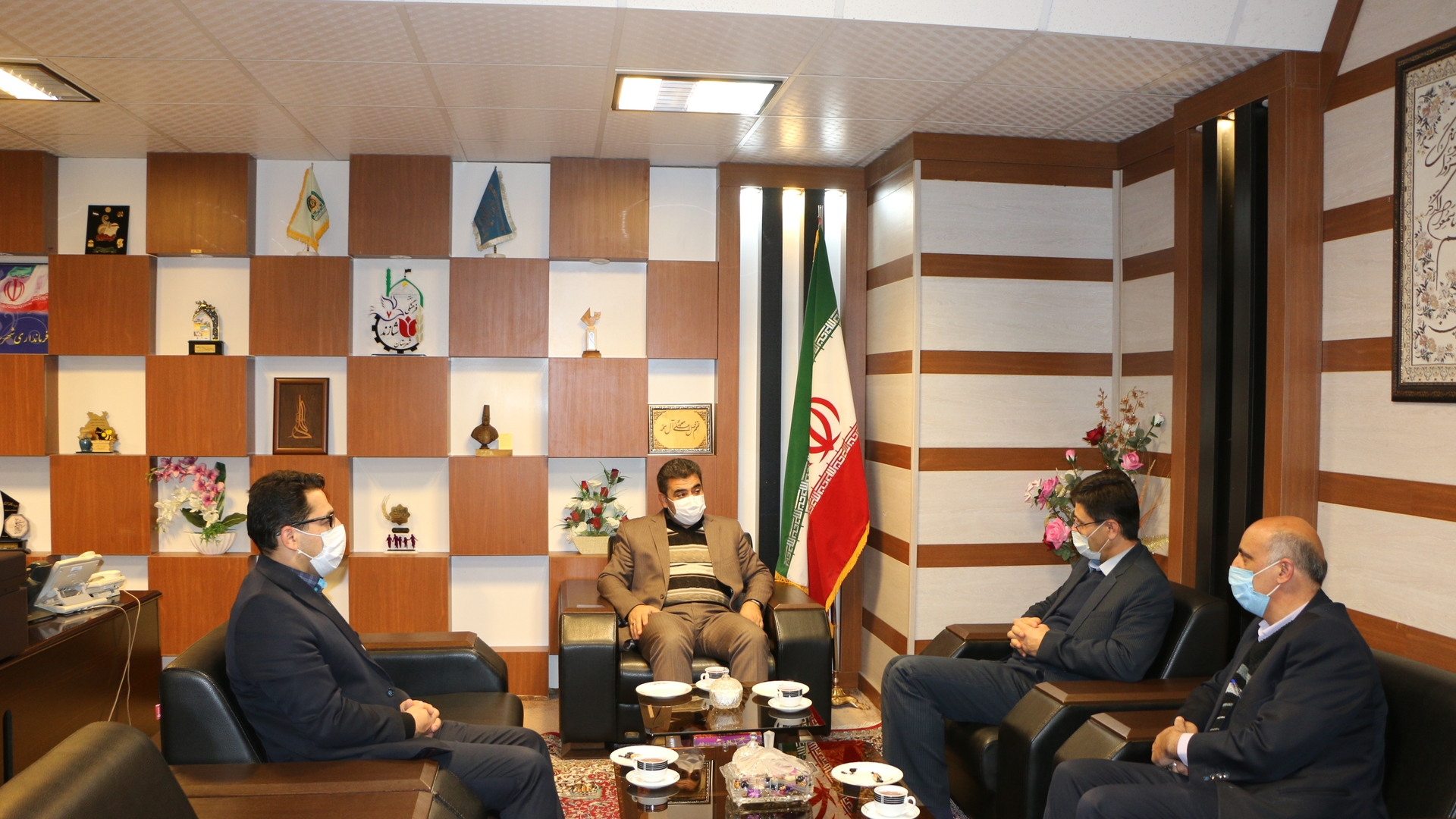 دیدار و نشست مدیرعامل توزیع برق استان با فرماندارشهرستان شازند