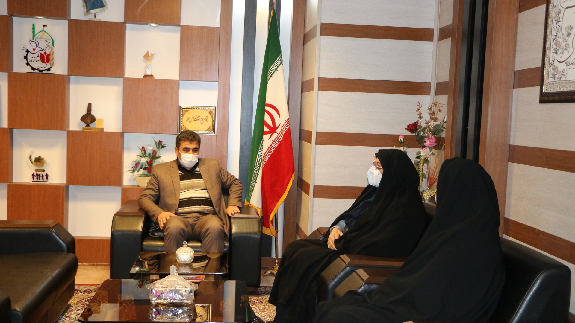 دیدار و نشست سرکارخانم امینی مدیرکل بهزیستی استان مرکزی با فرماندار شهرستان  شازند