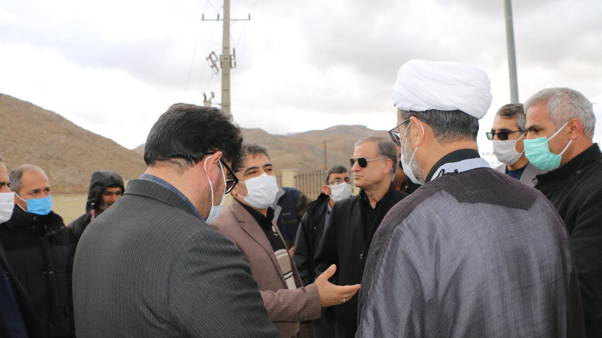 بازدید دکتر رمضانی فرماندارشهرستان شازند به همراه دکتراحمدی بیغش نماینده محترم مردم شهرستان شازند در مجلس شورای اسلامی از پروژه در حال مرمت و محوطه سازی درمانگاه شهرتوره