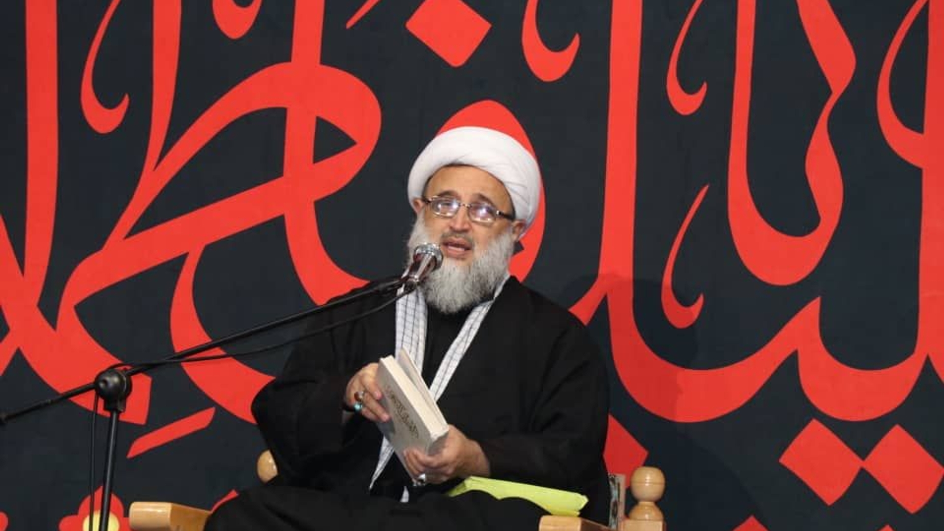 حضور مهندس هادی فرماندار شهرستان اراک و هیات همراه در مراسم عزاداری بانوی دو عالم حضرت فاطمه زهرا (س) در مسجد ساعت اراک