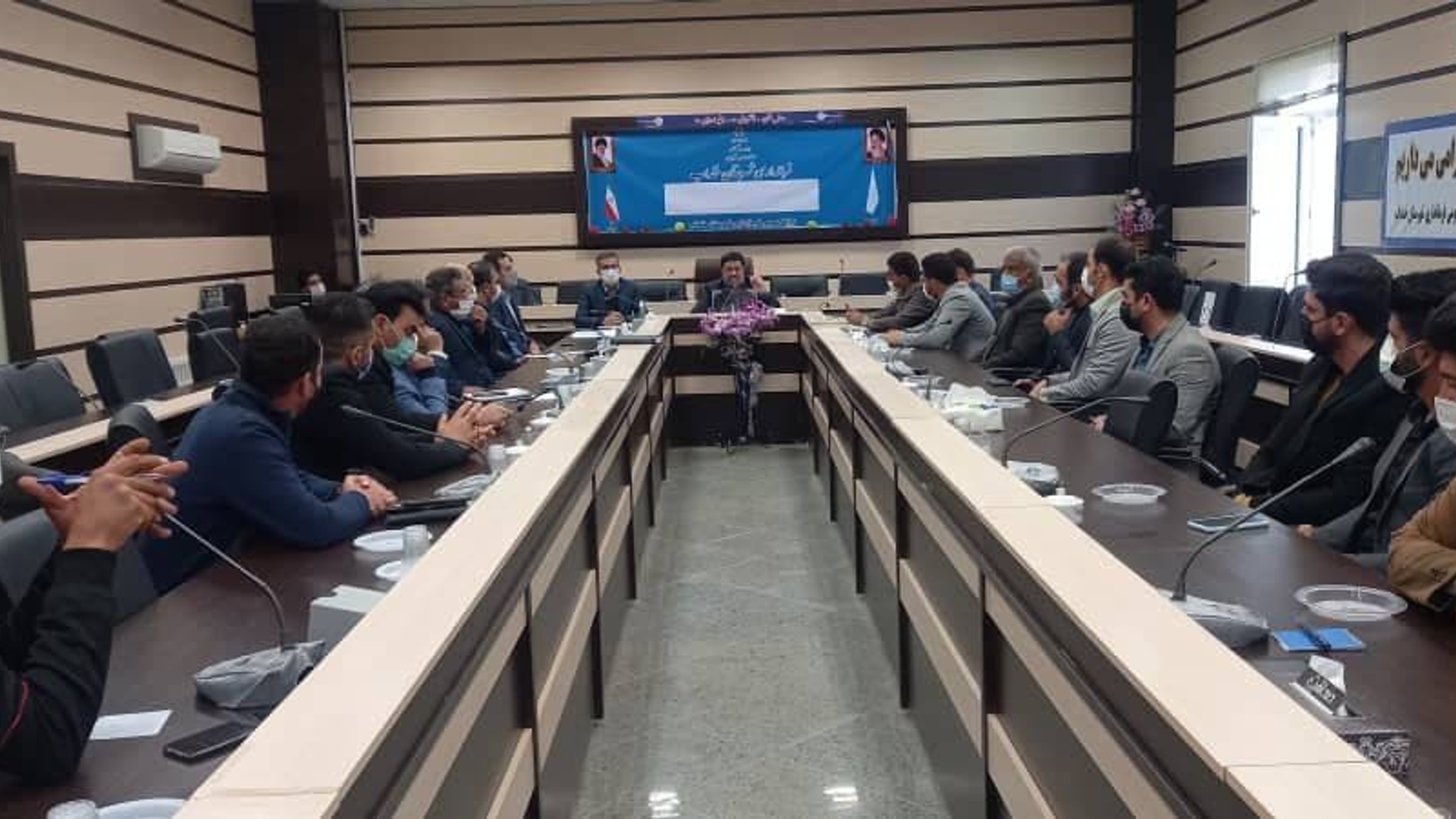 نشست همفکری و هم اندیشی گازری، سرپرست فرمانداری خنداب با فعالین فضای مجازی و اصحاب رسانه شهرستان