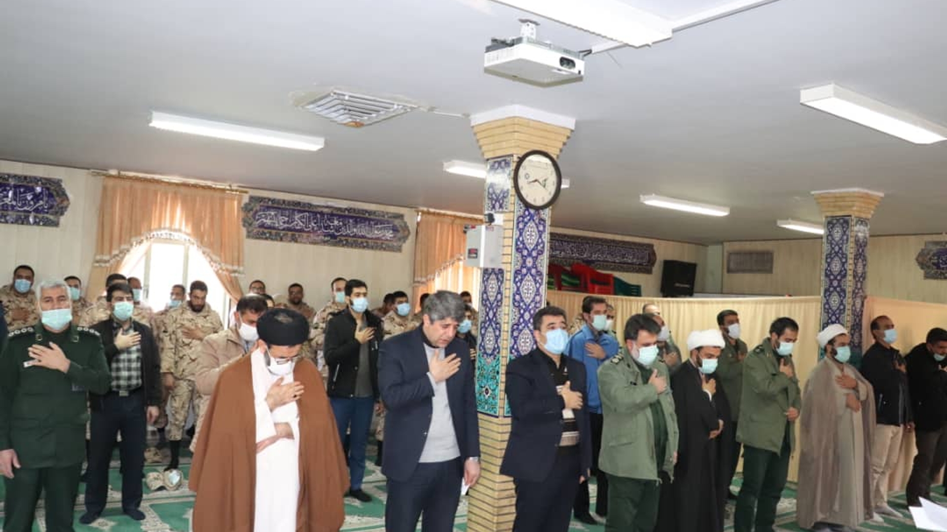 حضور دکتر رمضانی فرماندارشهرستان شازند در مراسم دعای حدیث کسا و عزاداری ایام شهادت حضرت فاطمه (س) در ناحیه مقاومت بسیج شهرستان شازند