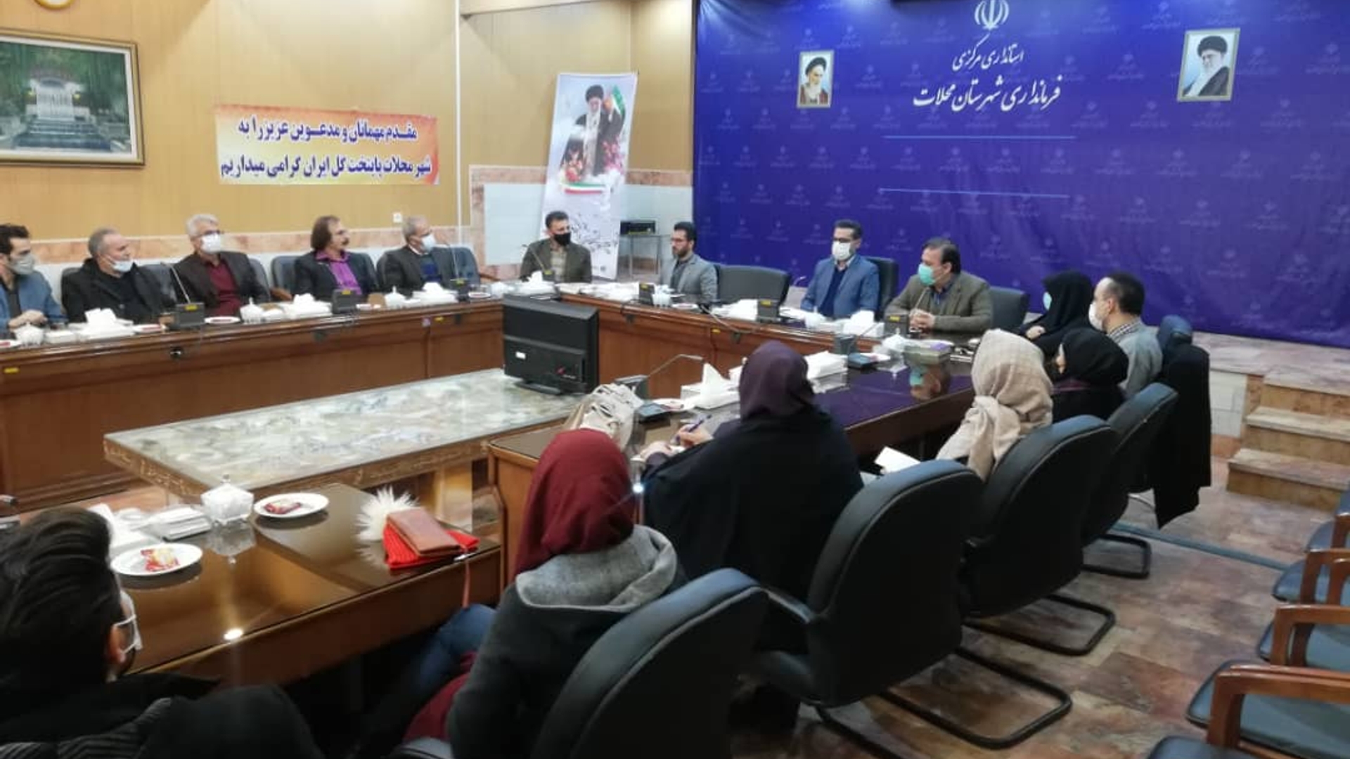 نشست صمیمی ناظری فرماندار با هنرمندان شهرستان در سالن جلسات شهید محلاتی فرمانداری برگزار شد.