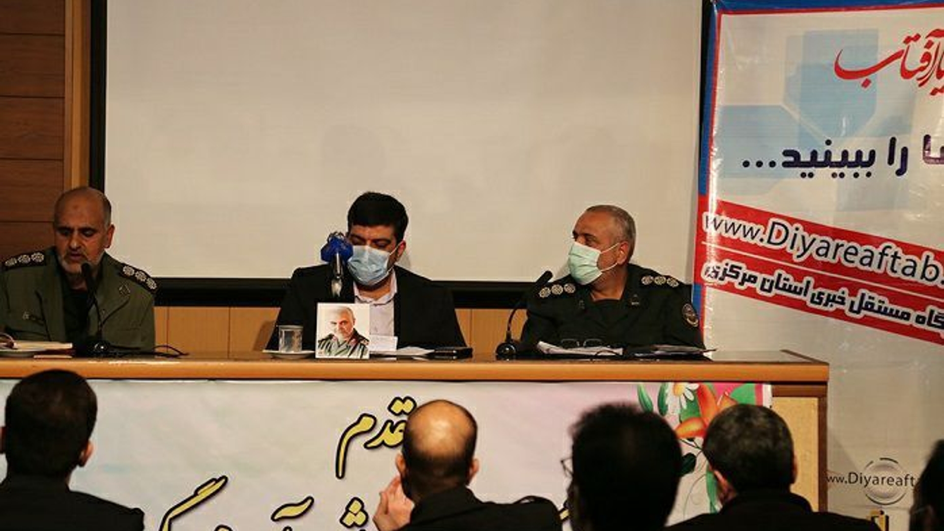 میزگرد تخصصی «شهید سلیمانی الگوی مدیریت و فرماندهی در فرمانداری اراک