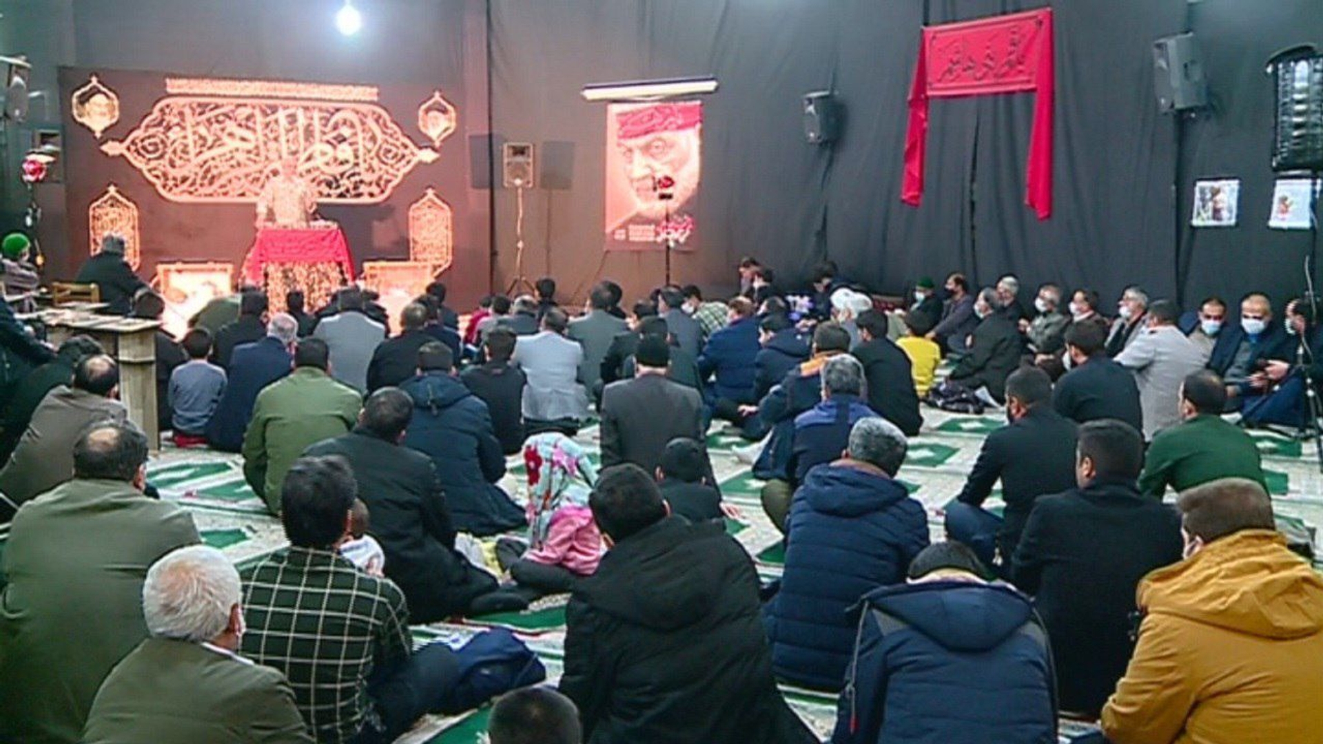 یادواره شهید جعفر نوروزی از رزمندگان اطلاعات و عملیات سپاه که در عملیات برون مرزی به شهادت رسید در مسجد چهارده معصوم اراک باحضور فرماندار اراک برگزار شد.