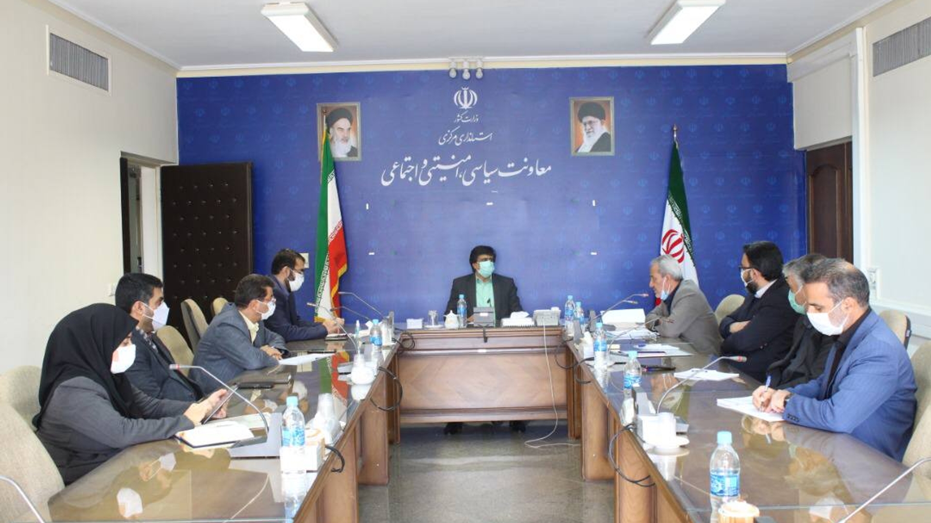 شوراي مديران معاونت سياسي،امنيتي و اجتماعي استانداري مركزي به رياست معاون سياسي،امنيتي و اكرمي اجتماعي استاندار با حضور مديران اين معاونت برگزار شد.