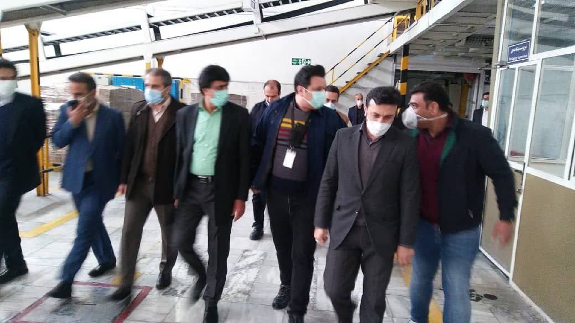 در روز سه شنبه مورخ 1400-10-14 اکرمی معاون سياسي،امنيتي و اجتماعي استاندار مركزي به همراه آذری سرپرست سرپرست دفتر سیاسی ، انتخابات و تقسیمات کشوری استانداری و مسئولين مربوطه از شركت هنکل پاک وش توليد كننده مواد شوینده در شهرك صنعتي كاوه بازديد نمودند.