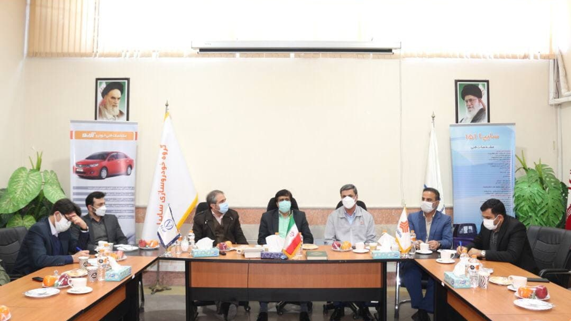 اکرمی معاون سیاسی ، امنیتی و اجتماعی استاندار مرکزی به همراه آذری سرپرست دفتر سیاسی ، انتخابات و تقسیمات کشوری ، الیاسی سرپرست فرمانداری ویژه شهرستان ساوه ، مدیران کل تعاون ، کار و رفاه اجتماعی و تامین اجتماعی و جمعی از مدیران شهرستانی با حضور در واحد تولیدی بن رو وابسته به گروه خودرو سازی سایپا از نزدیک با مشکلات صنعتگران و کارگران آشنا شدند.