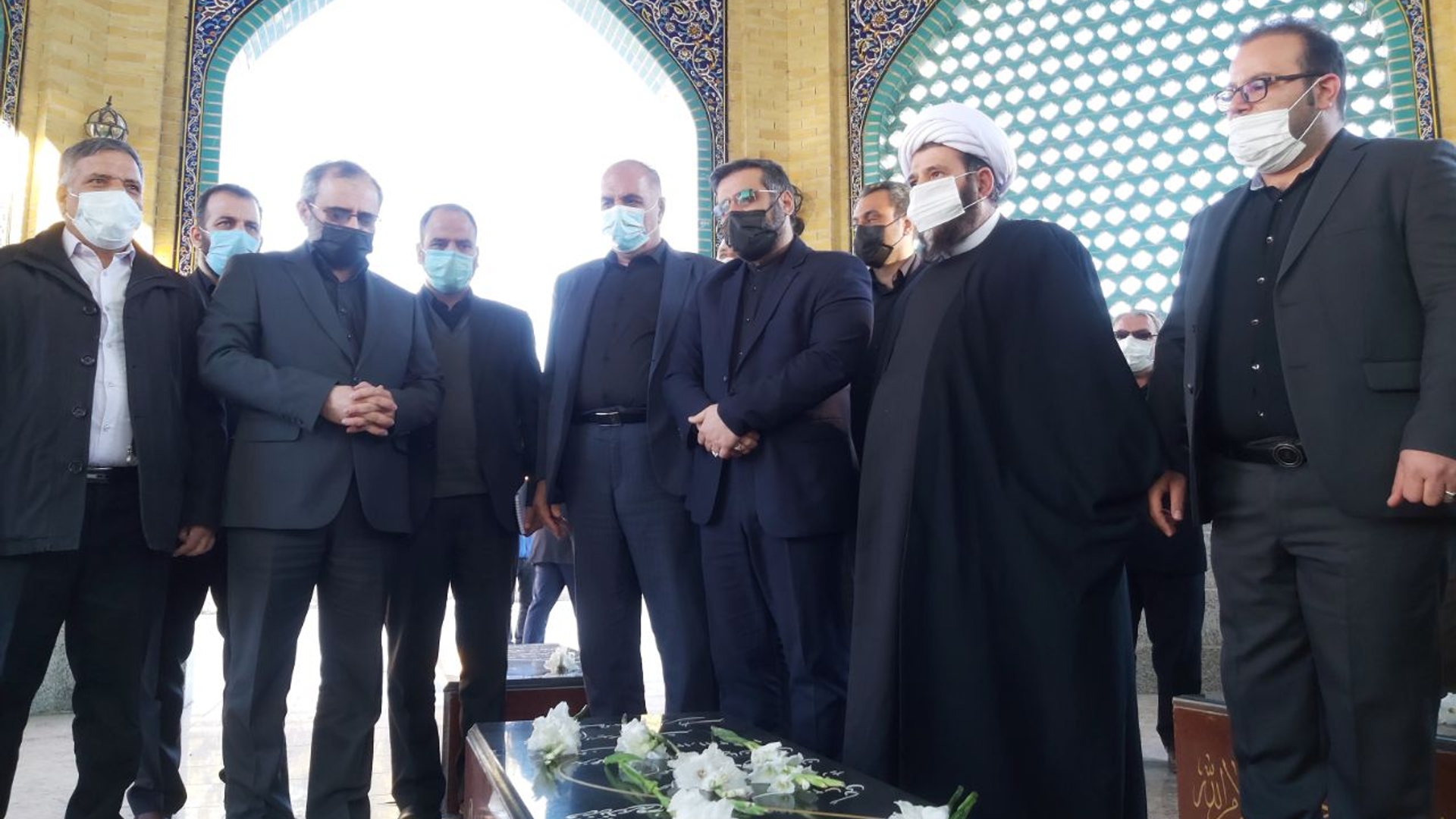 غبار روبی و عطر افشانی گلزار مطهر شهدای گمنام شهر آشتیان با حضور دکتر اسماعیلی وزیر فرهنگ و ارشاد اسلامی، دکتر مخلص الائمه استاندار مرکزی، دکتر بیاتی نماینده مردم منطقه،فراهانی سرپرست فرمانداری و تعدادی از مسئولین استانی و شهرستانی برگزار گردید.