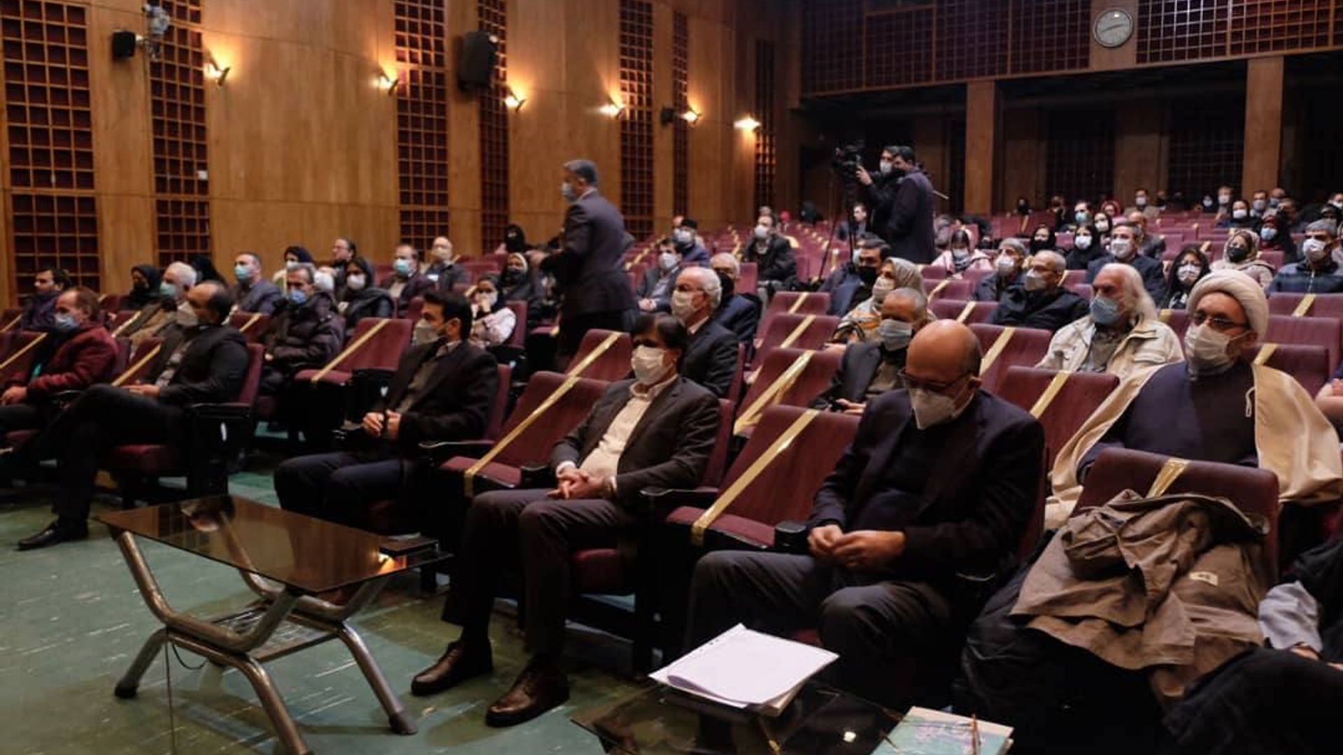 آيين بزرگداشت روز شهادت امير كبير با حضور معاون سياسي،امنيتي و اجتماعي استاندار مركزي ،مديران ،مسئولين و اصحاب فرهنگ و هنر در اراك برگزار شد