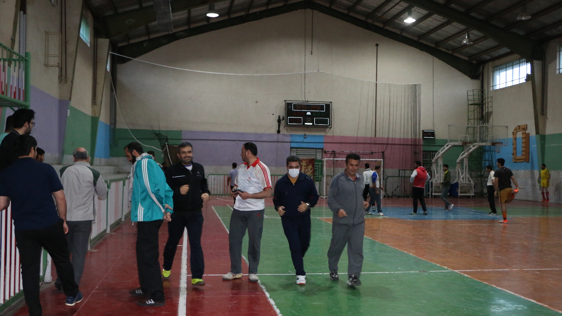 دکتر رمضانی فرماندار شهرستان شازند در ورزش صبحگاهی واقع در سالن ورزشی امام علی (ع) شرکت نمود.