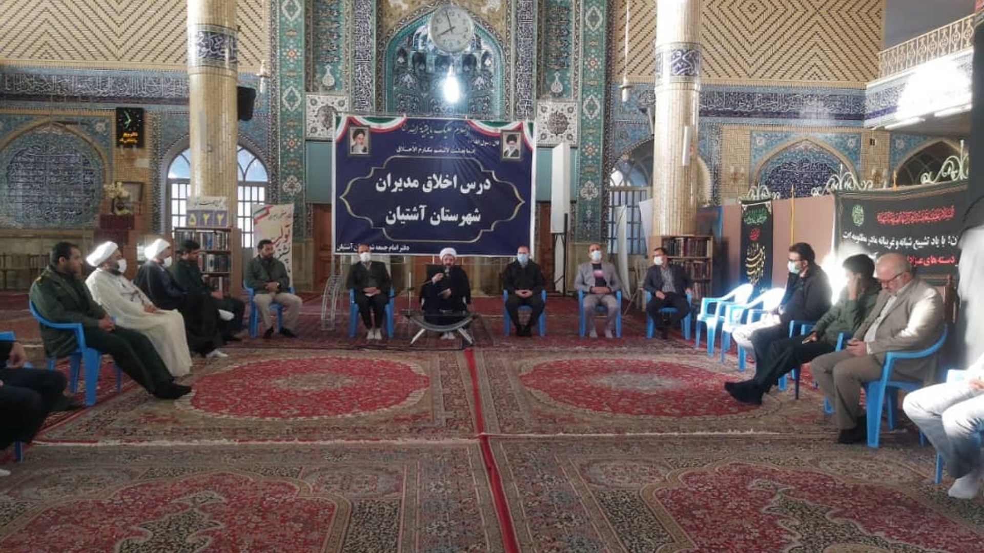 درس اخلاق مدیران با حضور فراهانی سرپرست فرمانداری و سایر مدیران و مسئولین شهرستان آشتیان در مصلی حضرت آیت الله دانش (ره) برگزار گردید.