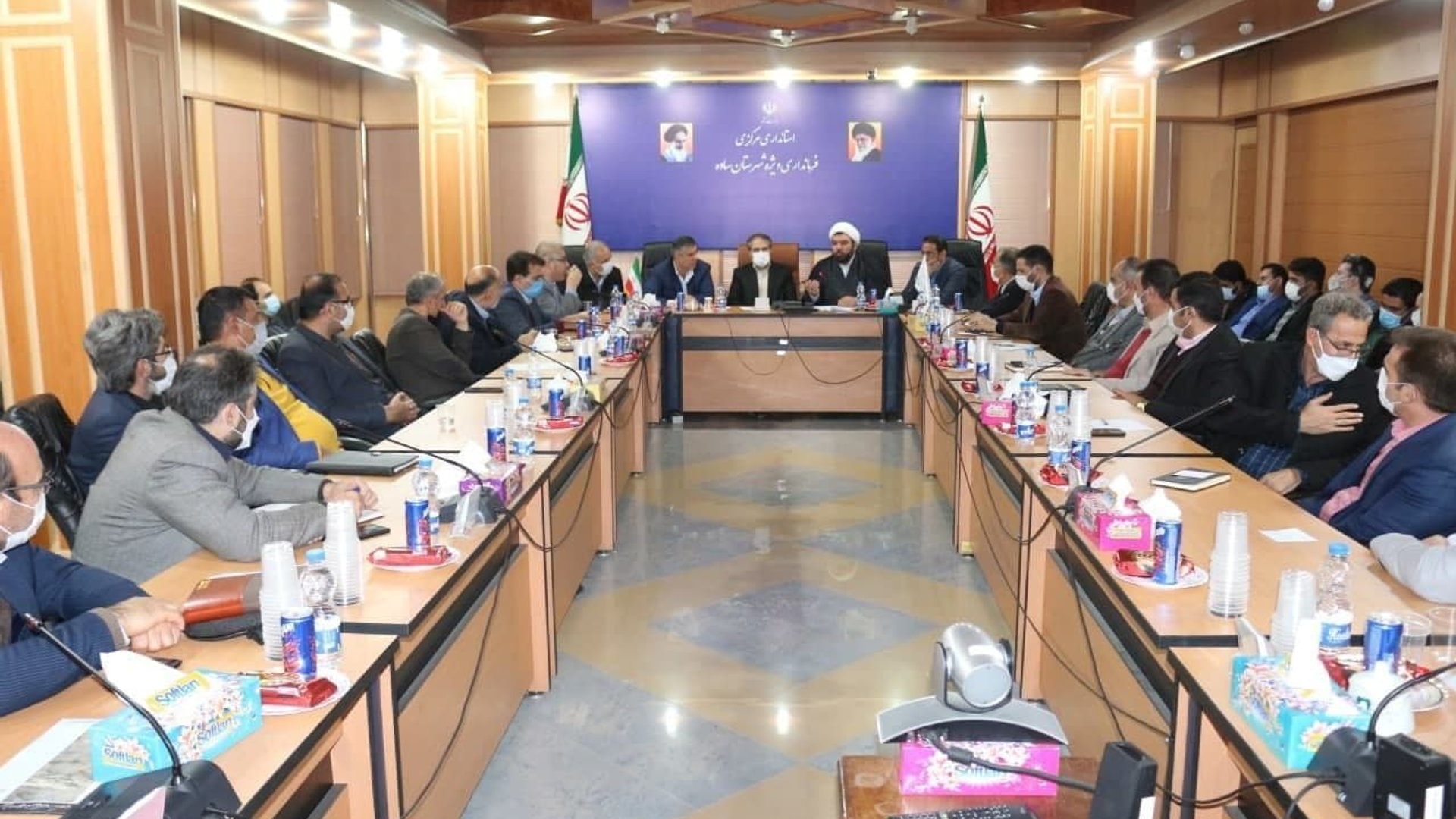 جلسه مشترک شورای مسکن شهرستان های ساوه و زرندیه با حضور جناب آقای سلیمانی فرماندار شهرستان زرندیه ، حجت الاسلام والمسلمین سبزی نماینده مردم شریف شهرستان های زرندیه و ساوه در مجلس شورای اسلامی ، جناب آقای زندیه وکیلی معاون هماهنگی امور عمرانی استانداری مرکزی  ، جناب آقای الیاسی سرپرست فرمانداری ویژه شهرستان ساوه ،   جناب آقای مرزبان مدیر کل راه و شهرسازی استانداری مرکزی