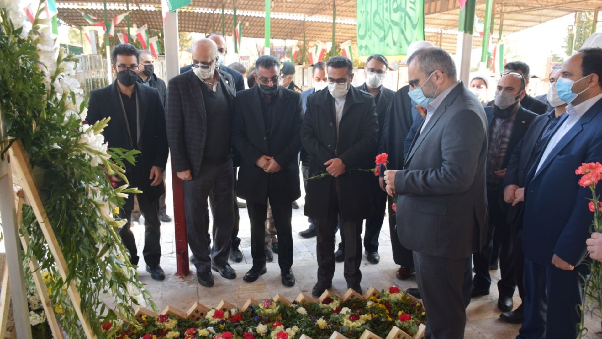 حضور دکتر مخلص الائمه استاندار مرکزی در شهرستان محلات و ادای احترام به مقام شامخ شهدا