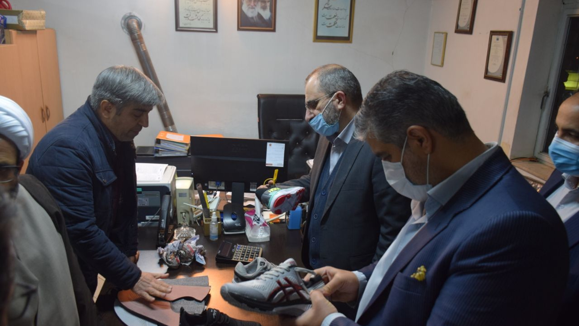 بازدید دکتر مخلص الائمه استاندار مرکزی از کارگاه تریکو گلزار شهرستان محلات