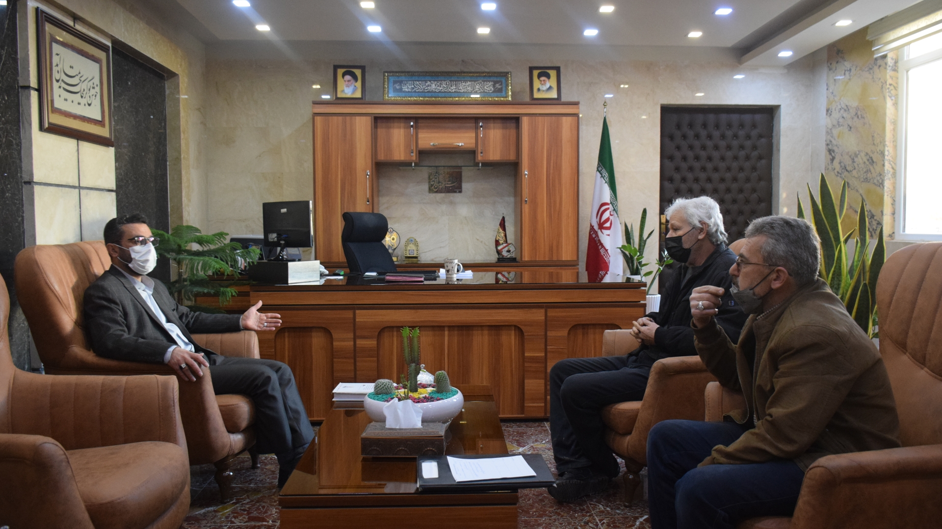 ملاقات مردمی مورخ ۲۷-۱۰-۱۴۰۰ همشهریان عزیز با دکتر ناظری فرماندار شهرستان محلات