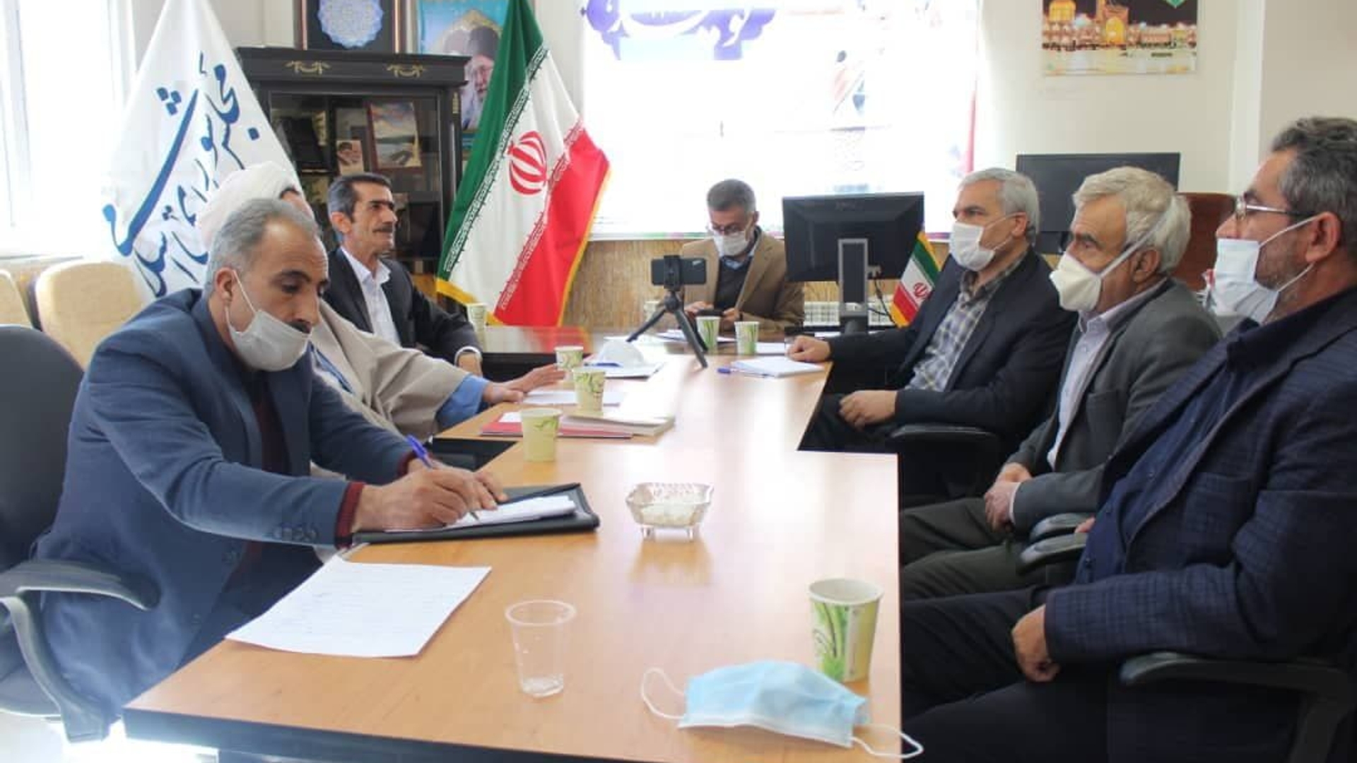 جلسه بررسی مسائل و مشکلات اوقافی تعدادی از روستاهای شهرستان در دفتر دکتر آصفری نماینده مردم در مجلس شورای اسلامی.