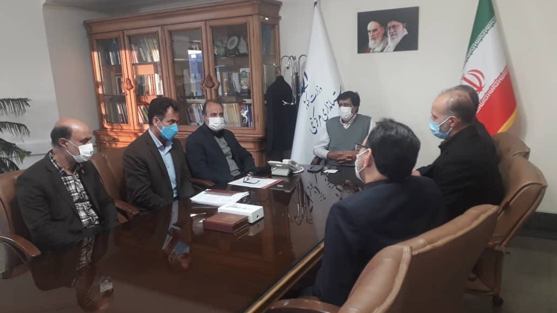 در جلسه اي به رياست معاون سیاسی،امنیتی و اجتماعی استاندار مركزي با حضور مديران كل و مسئولين مربوطه وضعيت سوخت نيروگاه شازند بررسی و پیگیری شد