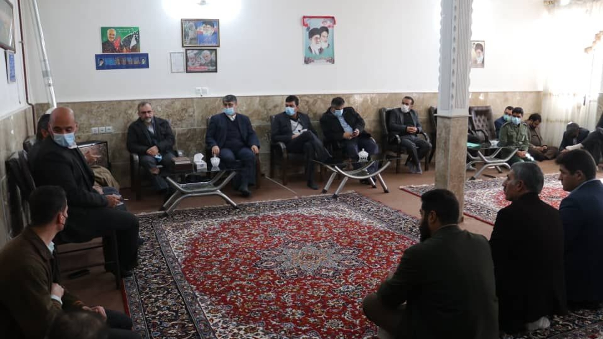 حضور کریمی نماینده مردم شهرستان های اراک در مجلس شورای اسلامی  دکتر مخلص الائمه استاندار مرکزی، معاونین استاندار، مهندس هادی فرماندار اراک، مدیران کل ستادی استانداری، مدیران کل استانی و بخشدار مرکزی اراک در دفتر  امام جمعه شهر داود آباد