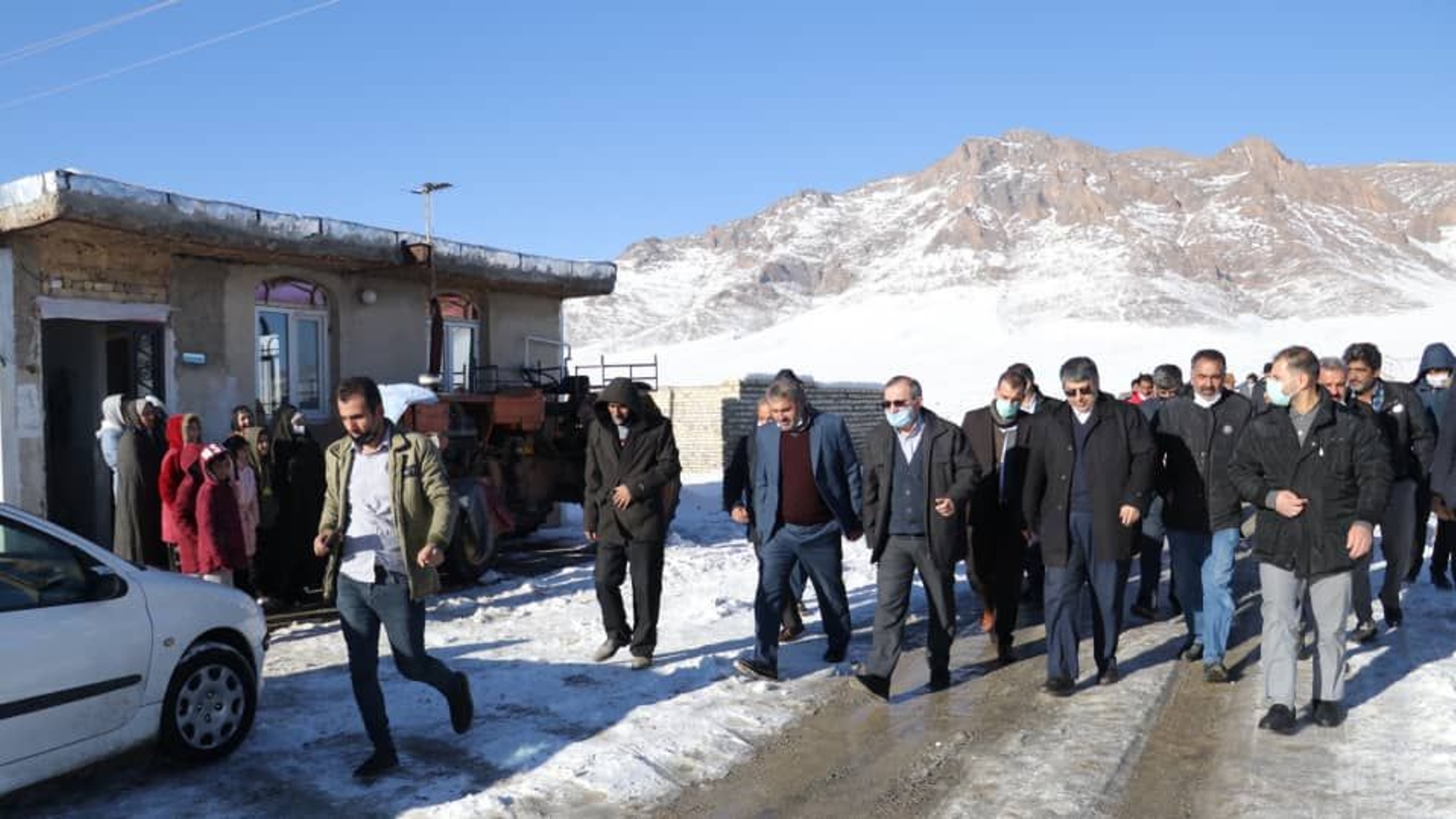 جلسه  بررسی مشکلات عمومی روستاهای منطقه قره کهریز سازمان های مرتبط راهکارهای رفع مشکلات طرح شده را ارائه دهند.