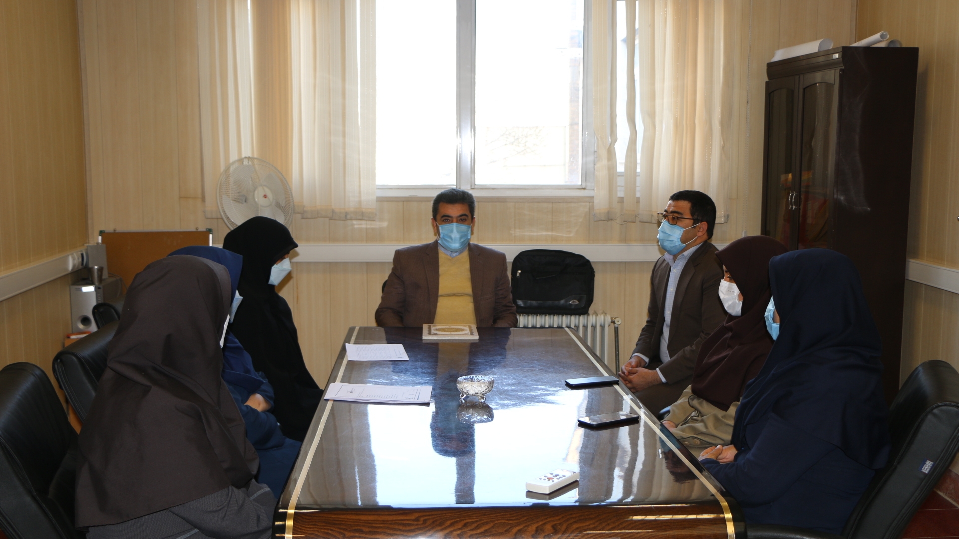 به مناسبت ولادت باسعادت حضرت فاطمه (س) و روز. زن مراسم تقدیر از بانوان فرمانداری برگزارشد