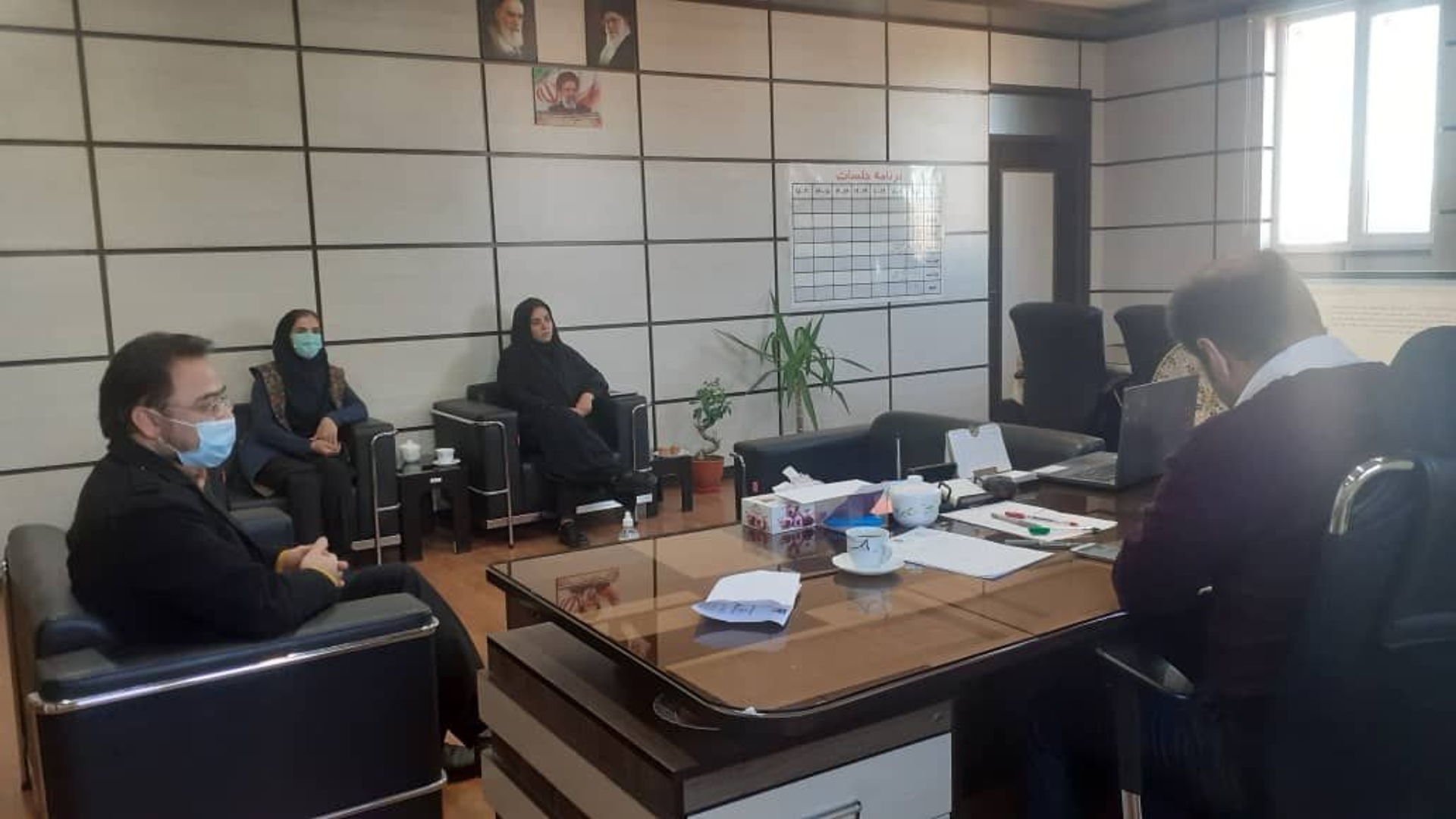 ✅دیدار استاندار مرکزی با بانوان شاغل در استانداری و فرمانداری‌های استان