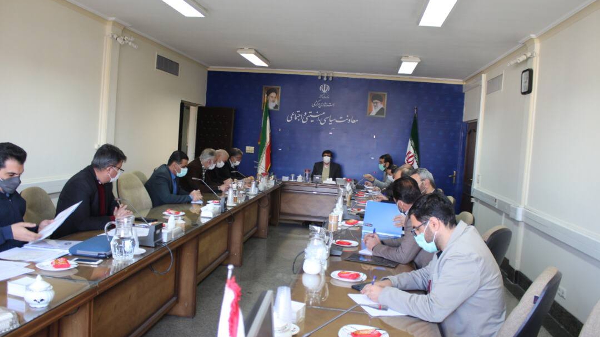 در جلسه اي به رياست معاون سياسي،امنيتي و اجتماعي استاندار مركزي با حضور فرمانداران شهرستانهاي محلات و دليجان ، مديران كل و مسئولين مربوطه مشكلات يكي از معادن بررسي و پيگيري شد