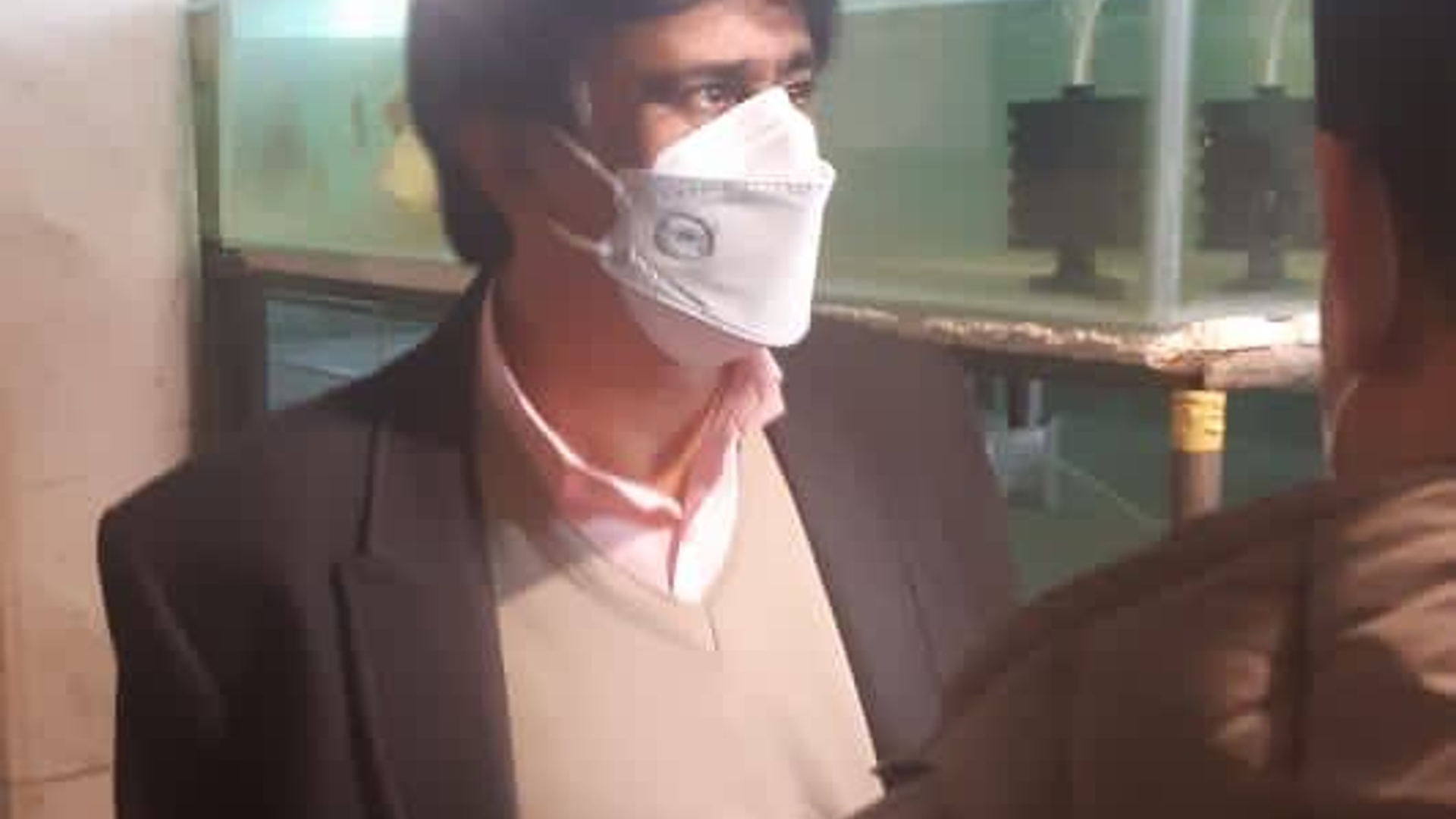 معاون سیاسی،امنیتی و اجتماعی استاندار مرکزی در حاشیه سفر به شهرستان محلات از واحد پرورش ماهیان زینتی در این شهرستان بازدید نمود