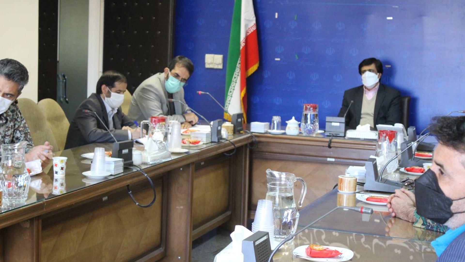 مسائل و مشکلات استادیوم ۱۵ هزار نفری امام خمینی (ره) اراک بررسی و پیگیری شد.