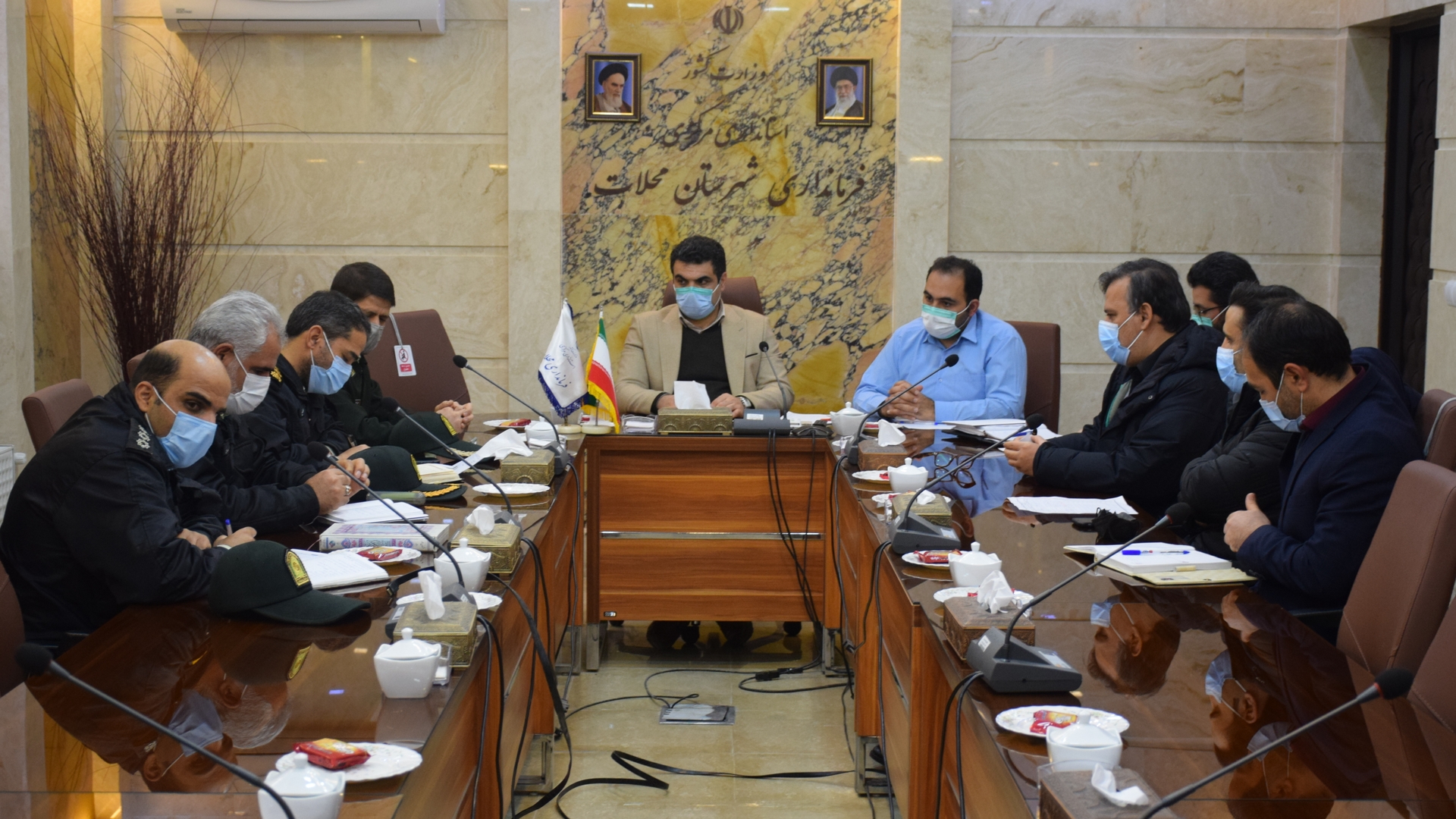 جلسه هماهنگی موارد مربوط دوربین های سطح شهرهای محلات و نیم ور به ریاست فیروزی معاون برنامه ریزی و هماهنگی امور عمرانی فرمانداری برگزار گردید.