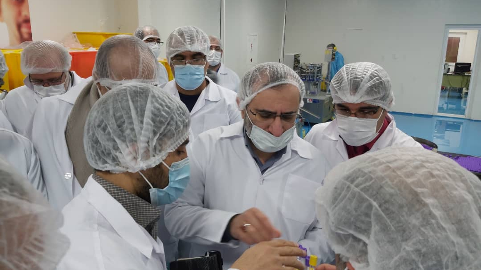 بازدید از خطوط تولید شرکت آواپزشک