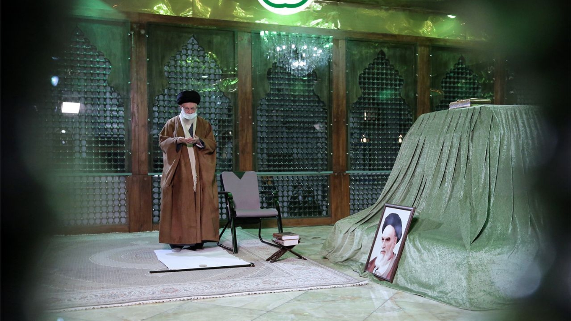 بمناسبت آغاز دهه مبارک فجر وسالگرد پیروزی شکوهمند انقلاب اسلامی ایران