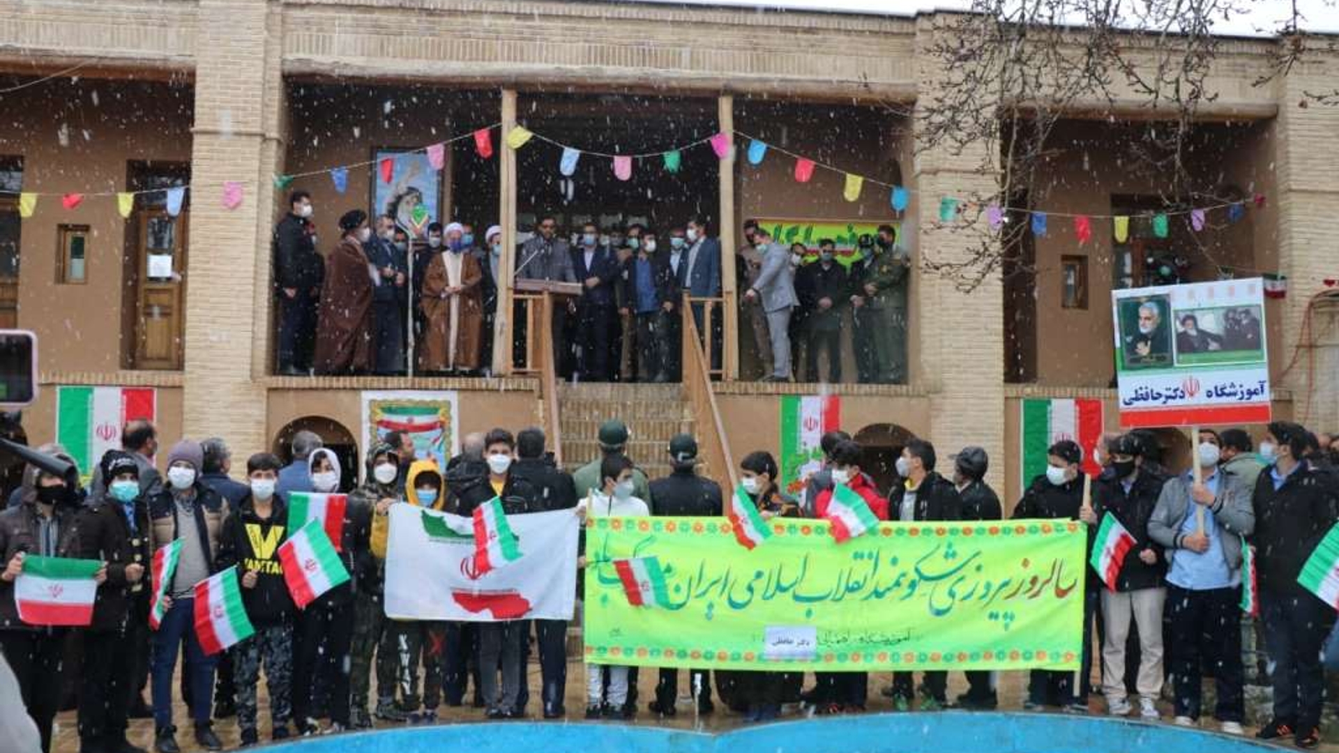 مراسم جشن انقلاب در بیت حضرت امام (ره) برگزار شد