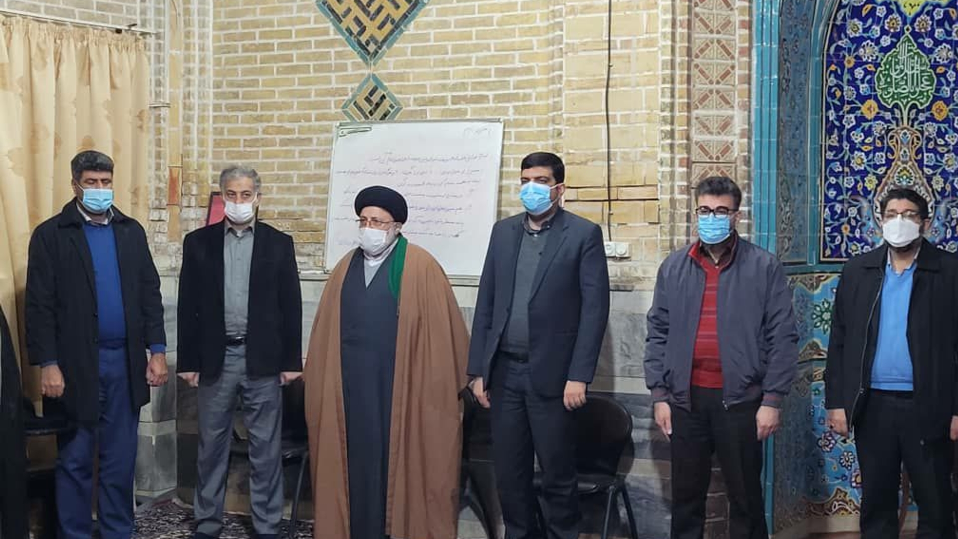 حضور فرماندار ومدیران دستگاه‌های اجرایی شهرستان اراک در مراسم گلباران حجره طلبگی حضرت امام خمینی(ره)