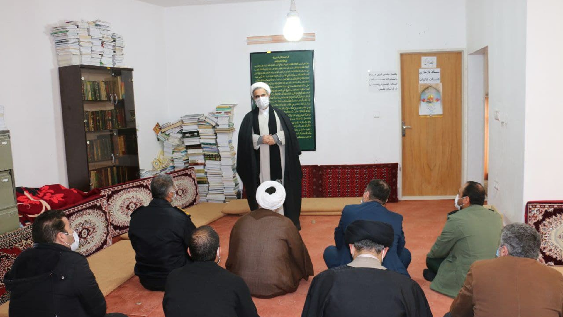 حضور فرماندار و تعدادی از مسئولین در دفتر امام جمعه شهرستان