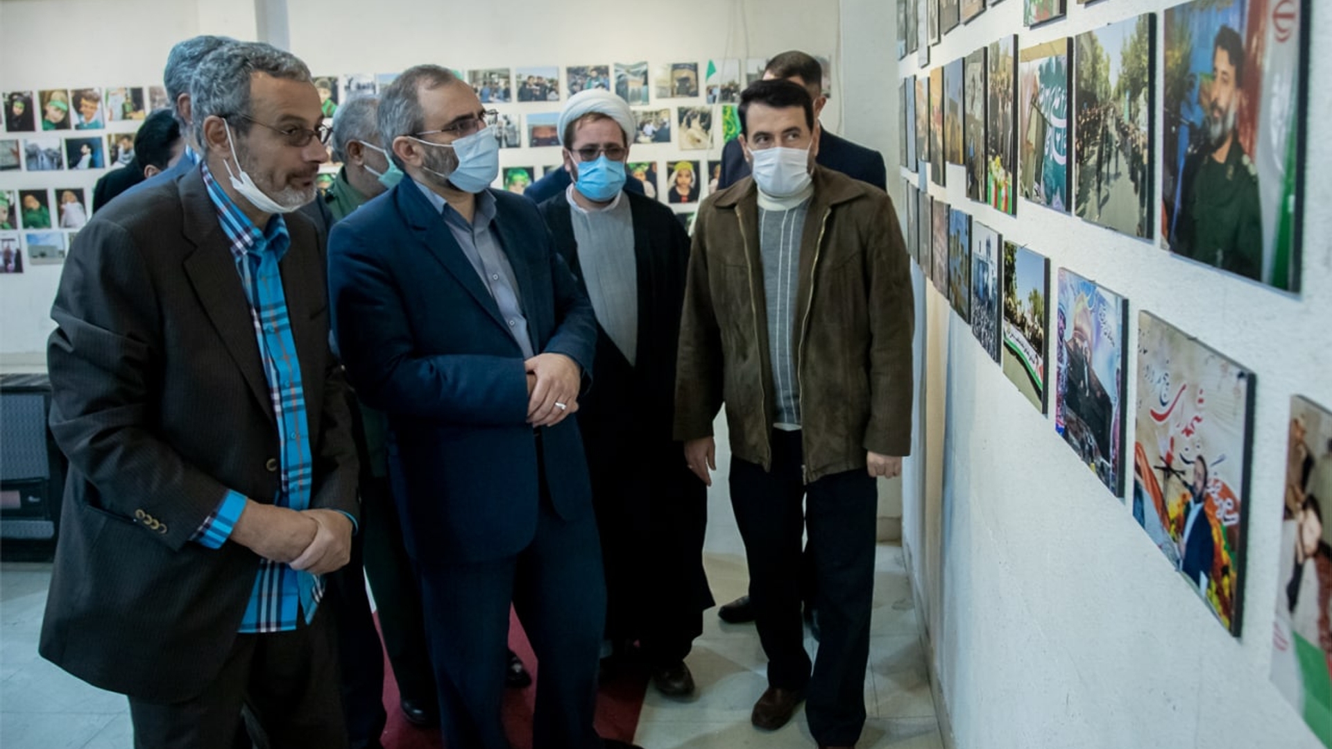 نمایشگاه عکس انقلاب در فرهنگسرای آینه اراک