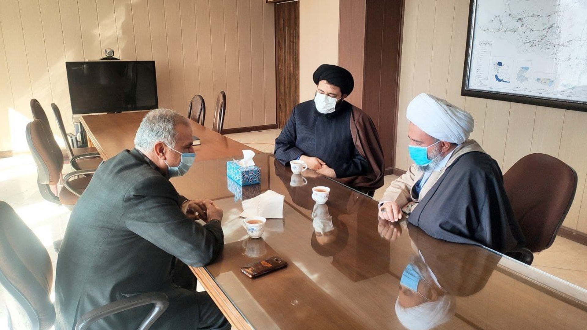 جناب آقای سلیمانی فرماندار شهرستان زرندیه با حجت الاسلام والمسلمین عطاءالهی