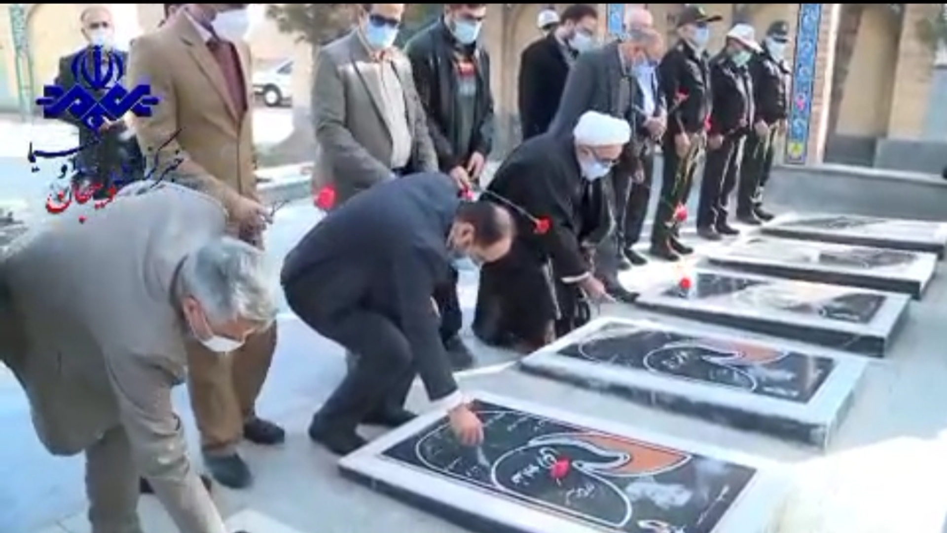 ✅🌹گلباران قبور شهدا در دلیجان به مناسبت گرامیداشت دهه فجر