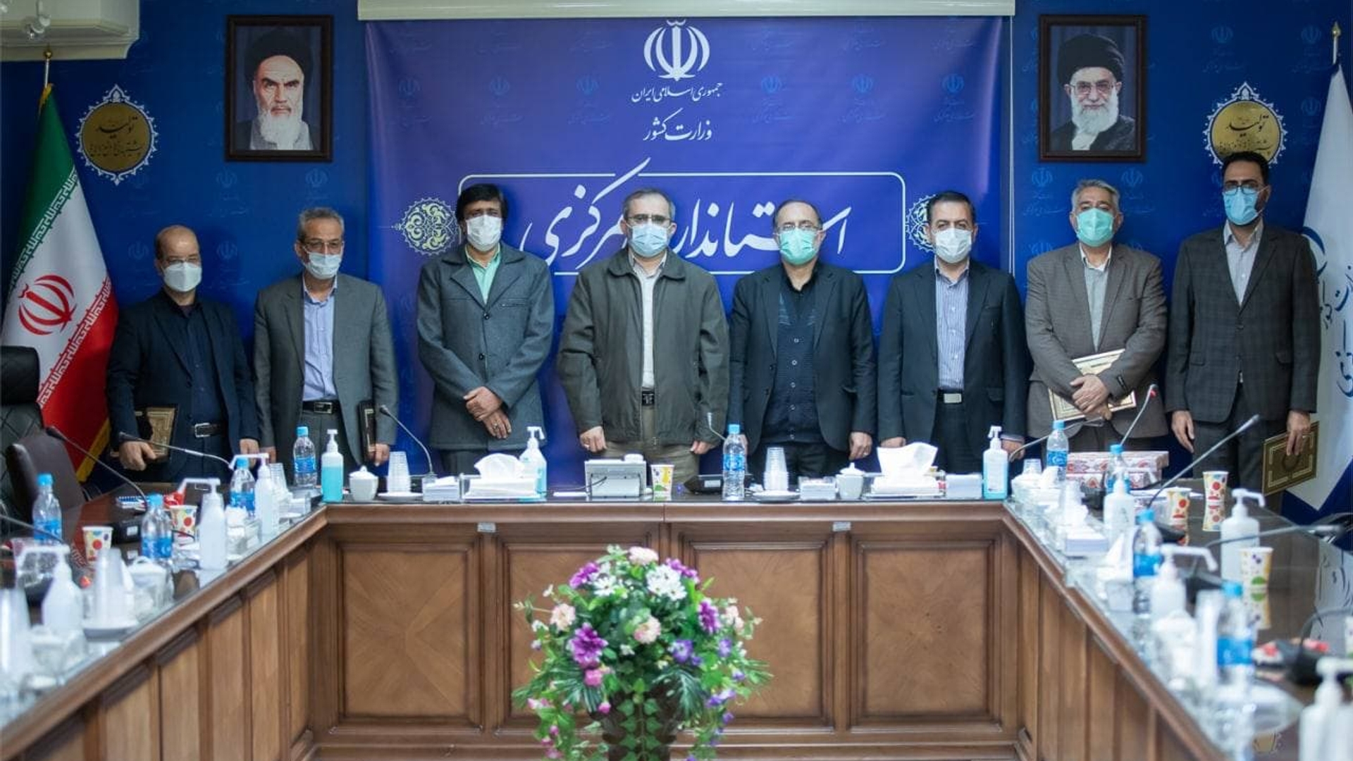 با حضور استاندار ، معاونين استاندار،مديران و مسئولين مربوطه آیین تکریم از زحمات غلامرضا فتح آبادی مدیر کل دفتر مدیریت عملکرد، بازرسی و امور حقوقی و مسعود فراهانی مدیر کل پدافند غیرعامل استانداری و معارفه جواد معصومی بعنوان سرپرست دفتر مدیریت عملکرد، بازرسی و امور حقوقی و مهدی پزشک نیا بعنوان سرپرست اداره کل پدافند غیر عامل استانداری مرکزی شنبه ۱۶ بهمن ۱۴۰۰ در سالن جلسات استانداری برگزار شد