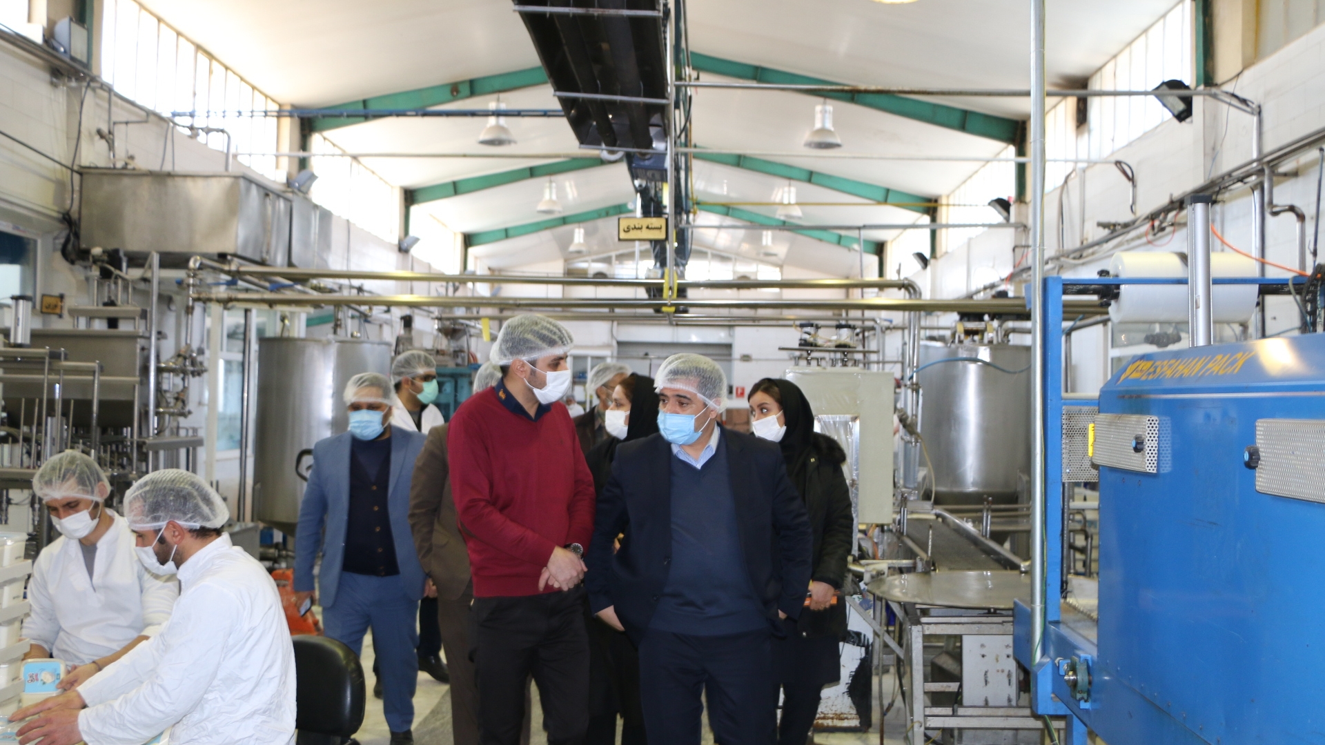 دکتر یحیی رمضانی فرماندارشهرستان شازند در راستای بررسی مشکلات صنعت گران در سطح شهرستان بازدید میدانی از شرکت تولید سس در شرکت نامی نو داشتند