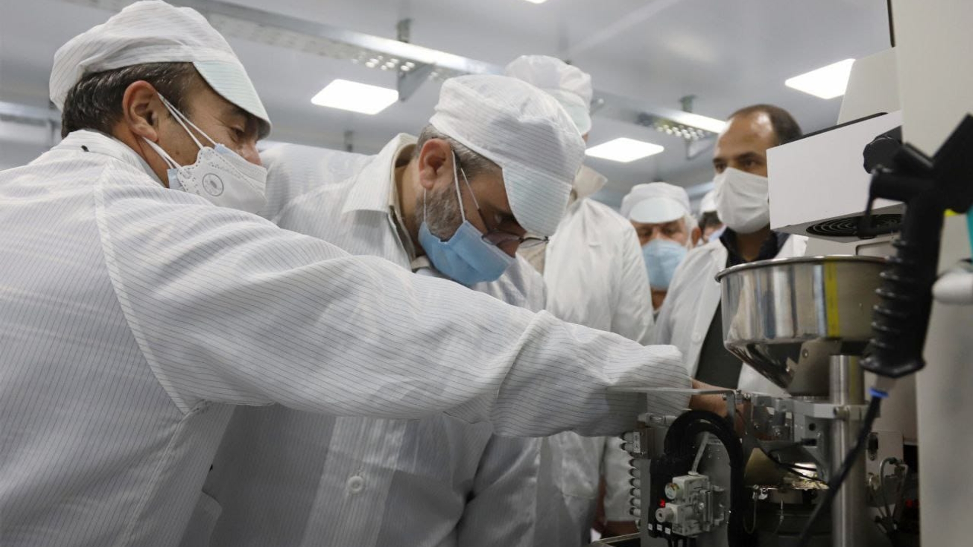 سنگر تولید بنیه دفاع اقتصادی کشور است